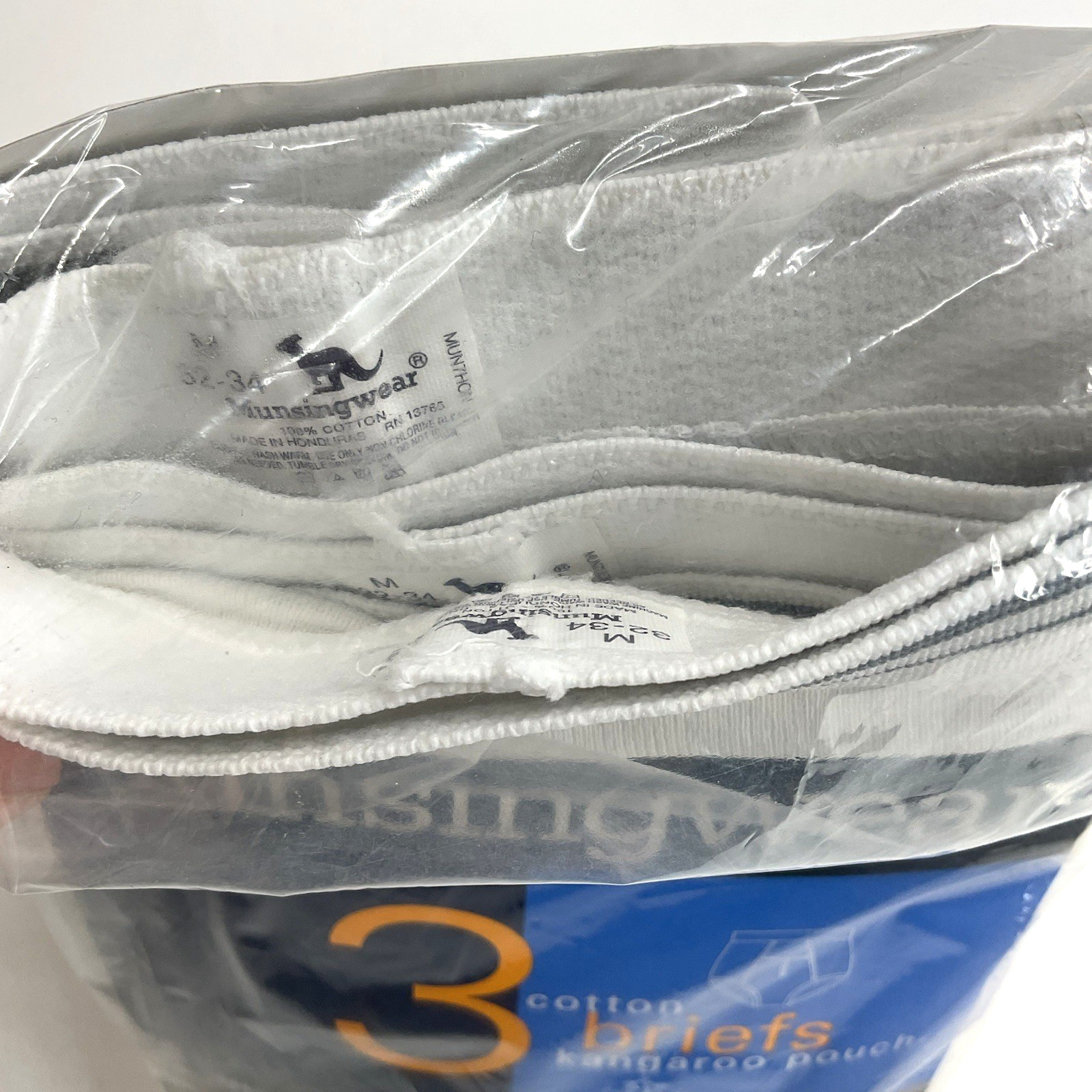 Munsingwear Men’s Cotton Briefs Pack Of 3 Size 32-34 M White Kangaroo Pouch NEW