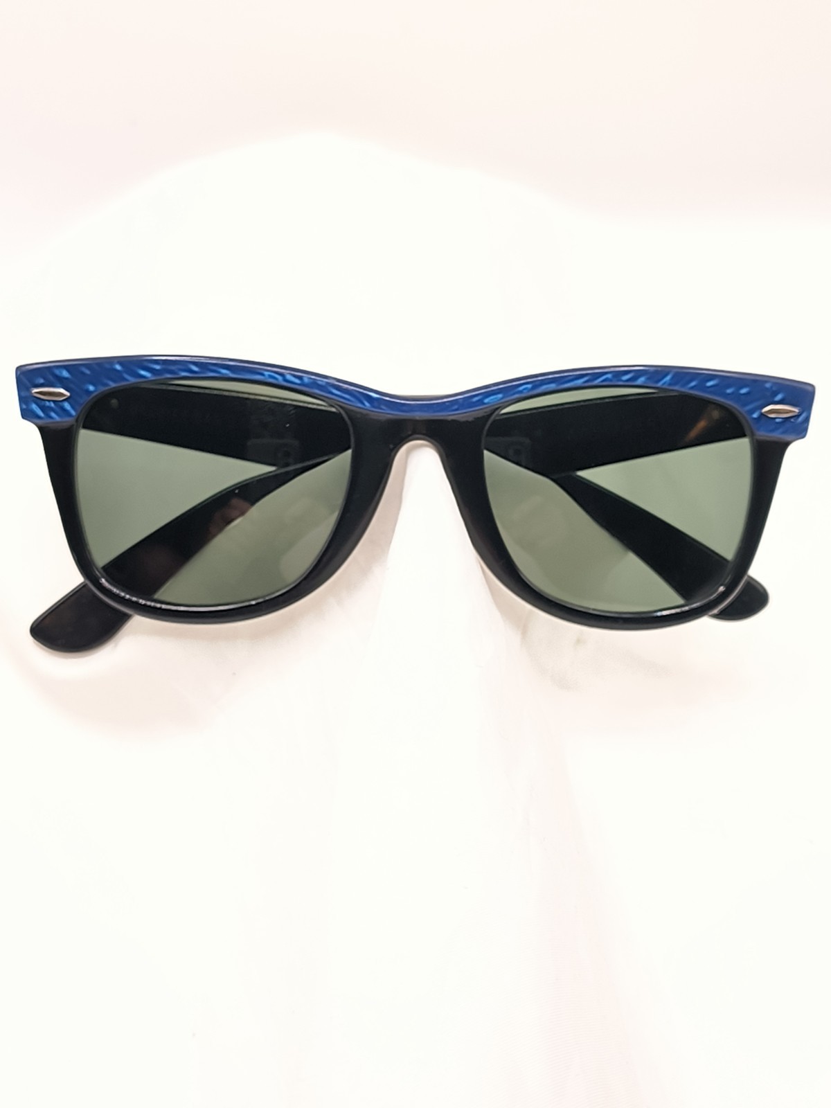 These are vintage B&L Ray-Ban L1723 Wayfarer sunglasses