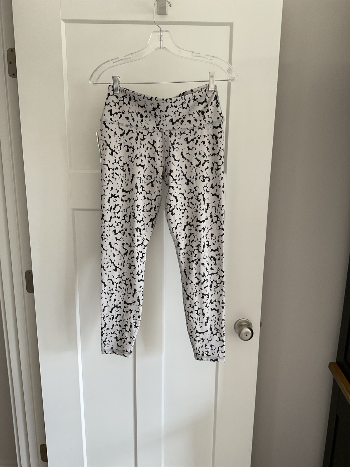 VARLEY Century 25″ Legging Size Medium NWT