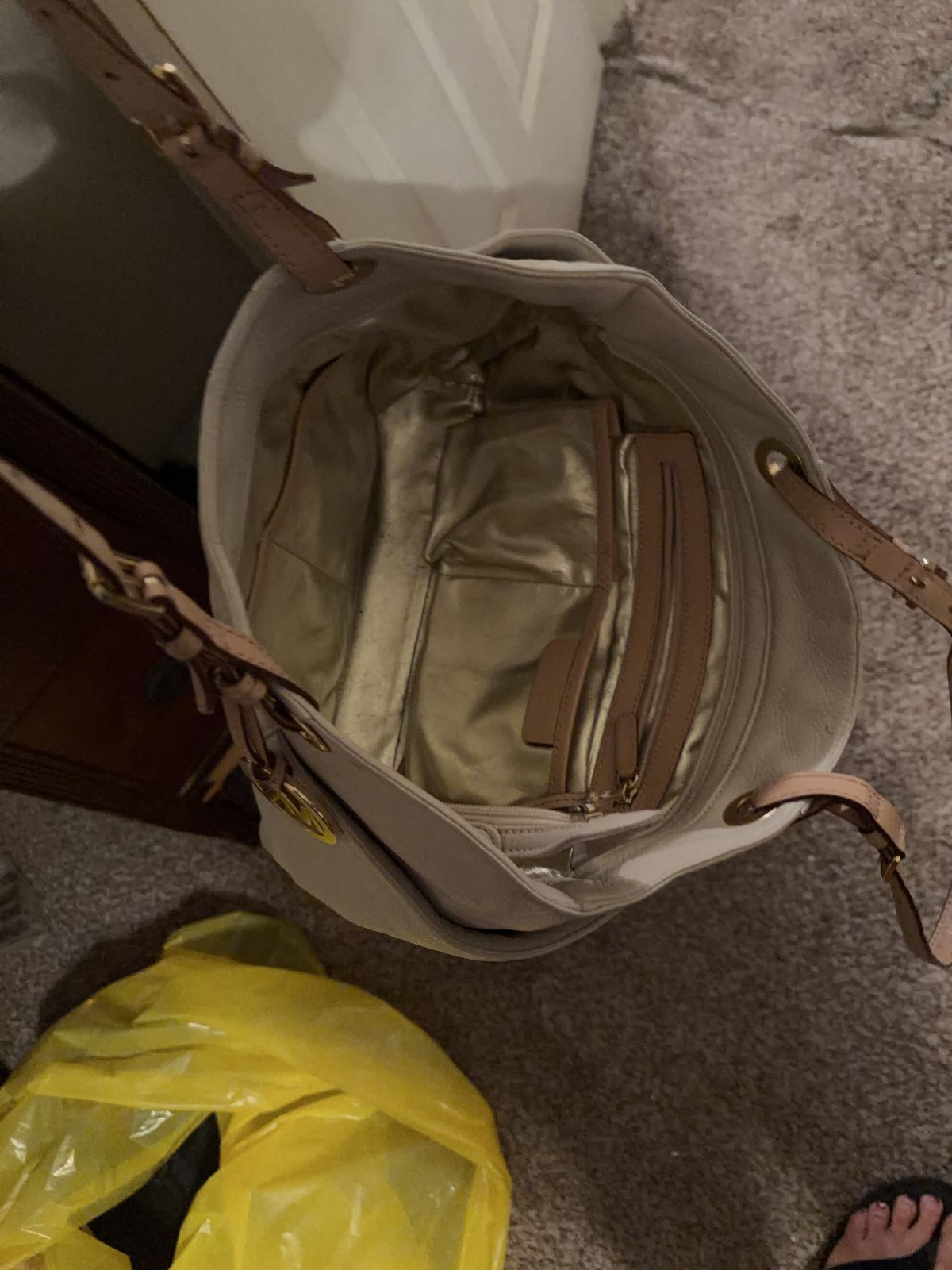Michael Kors Jet Set Tote Bag White Pebbled Leather Gold Hardware MK Charm