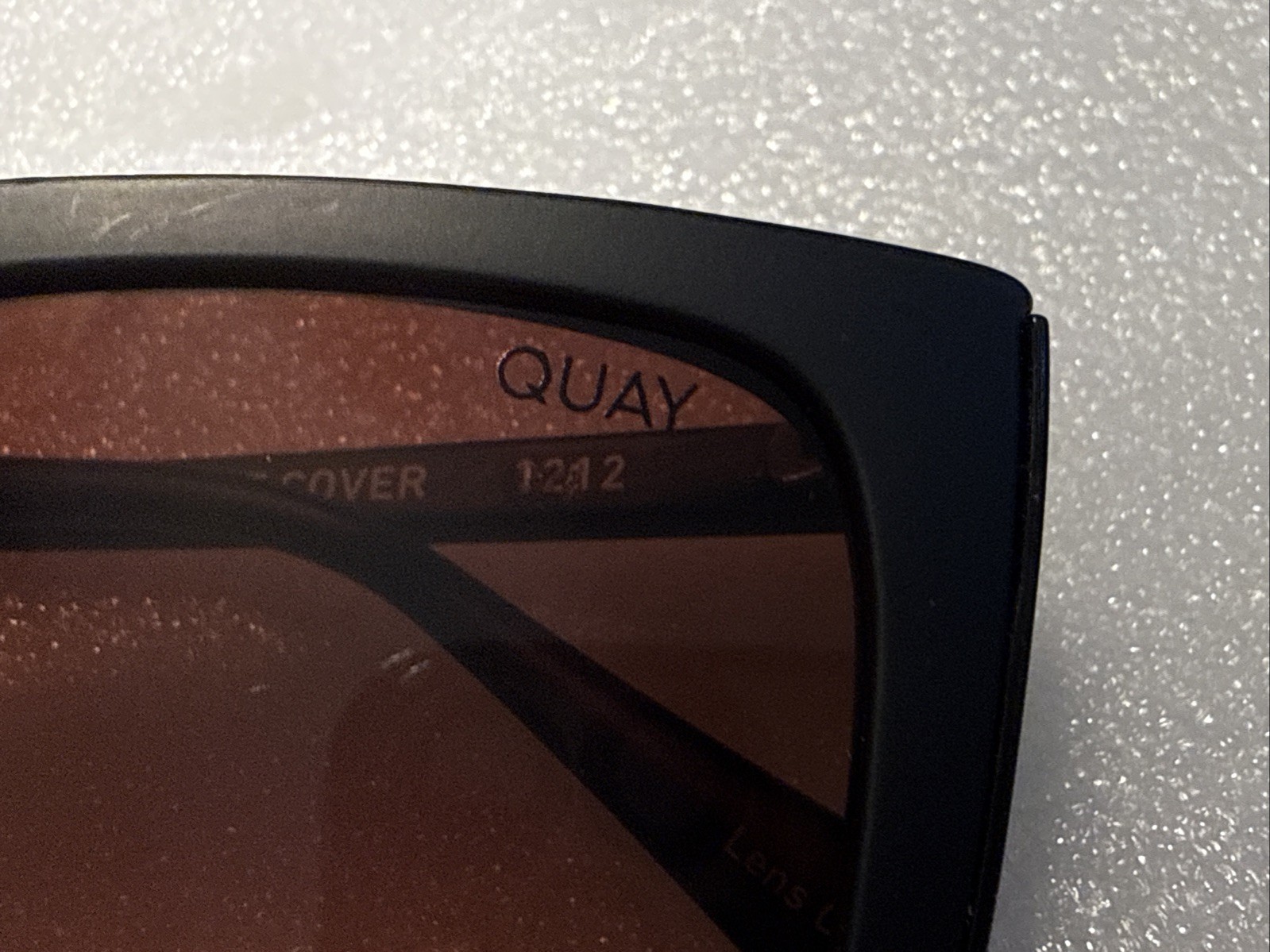 QUAY Womens Front-Cover 1212 Matte & Polished Black/Brown Yellow Polarized