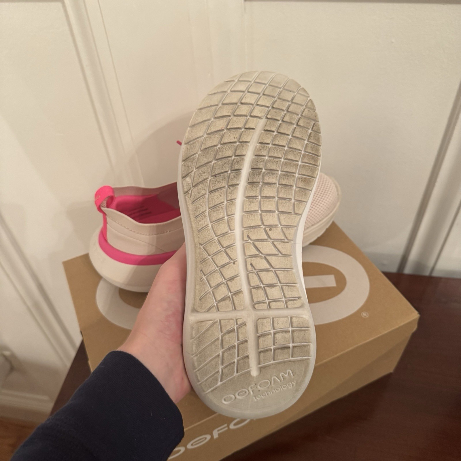 OOFOS OOmy Stride White Mesh Recovery Foam Sneakers Women’s Sz 8 Shoes Pink