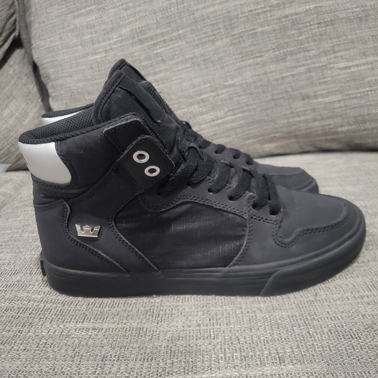 Supra Vaider High Top Shoes Men 7 Black Sole Skate Sneakers 08044-05-M