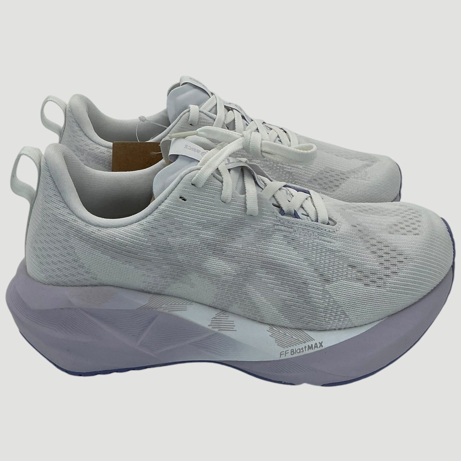 Asics Novablast 5 Women’s Size 7 D (Wide) White/Lilac Running Shoes NIB