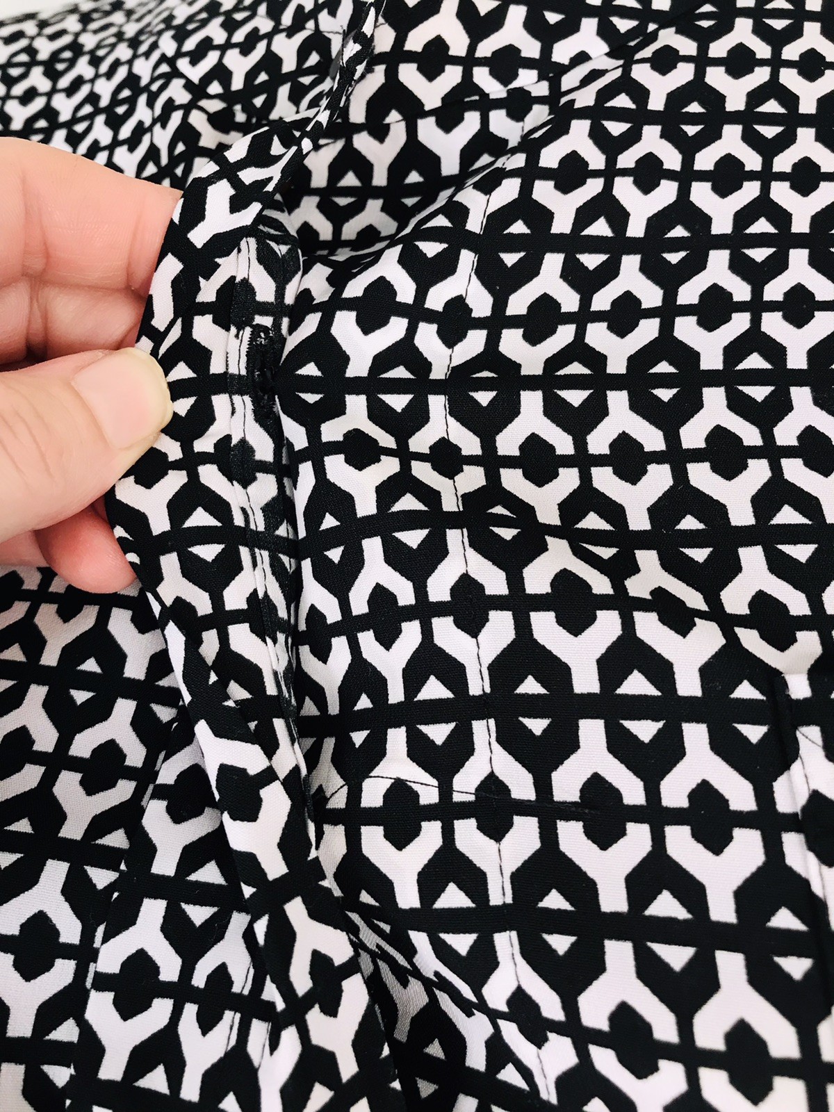 Calvin Klein L Top Stretch Geometric Black White Button Up Shirt Long Slvs Crew
