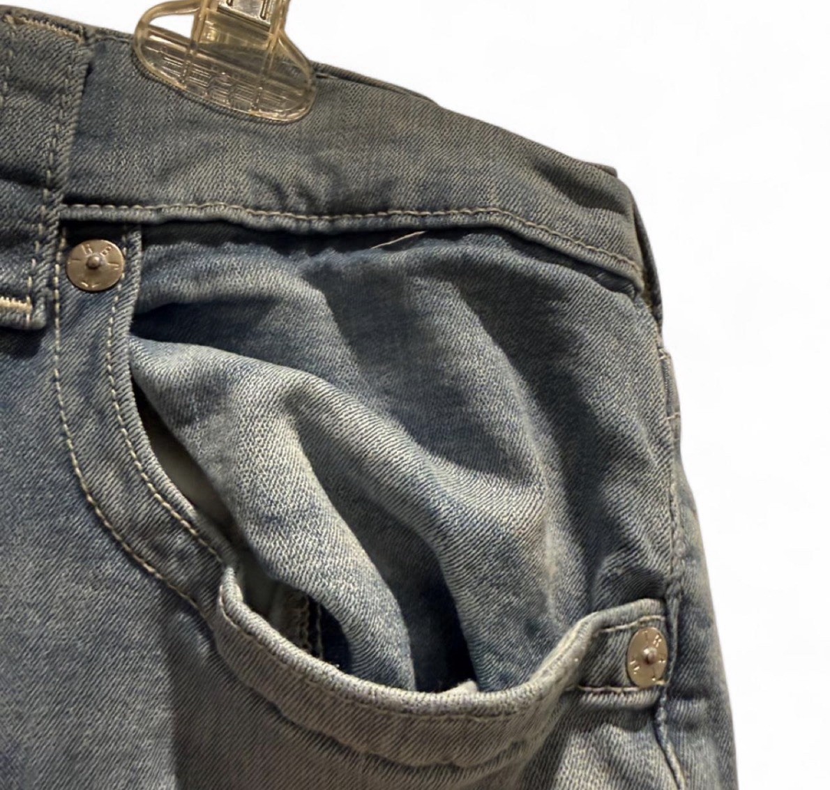 True Religion Men’s Relaxed Slim Straight Light Wash Faded Denim Jeans 32