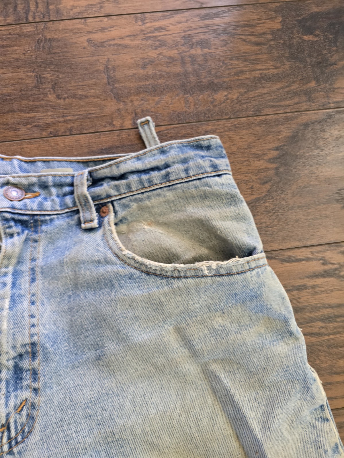VTG Levi’s 550 Jeans 33×32 Relaxed Fit Tapered Leg Light Wash USA Red Tab 90s