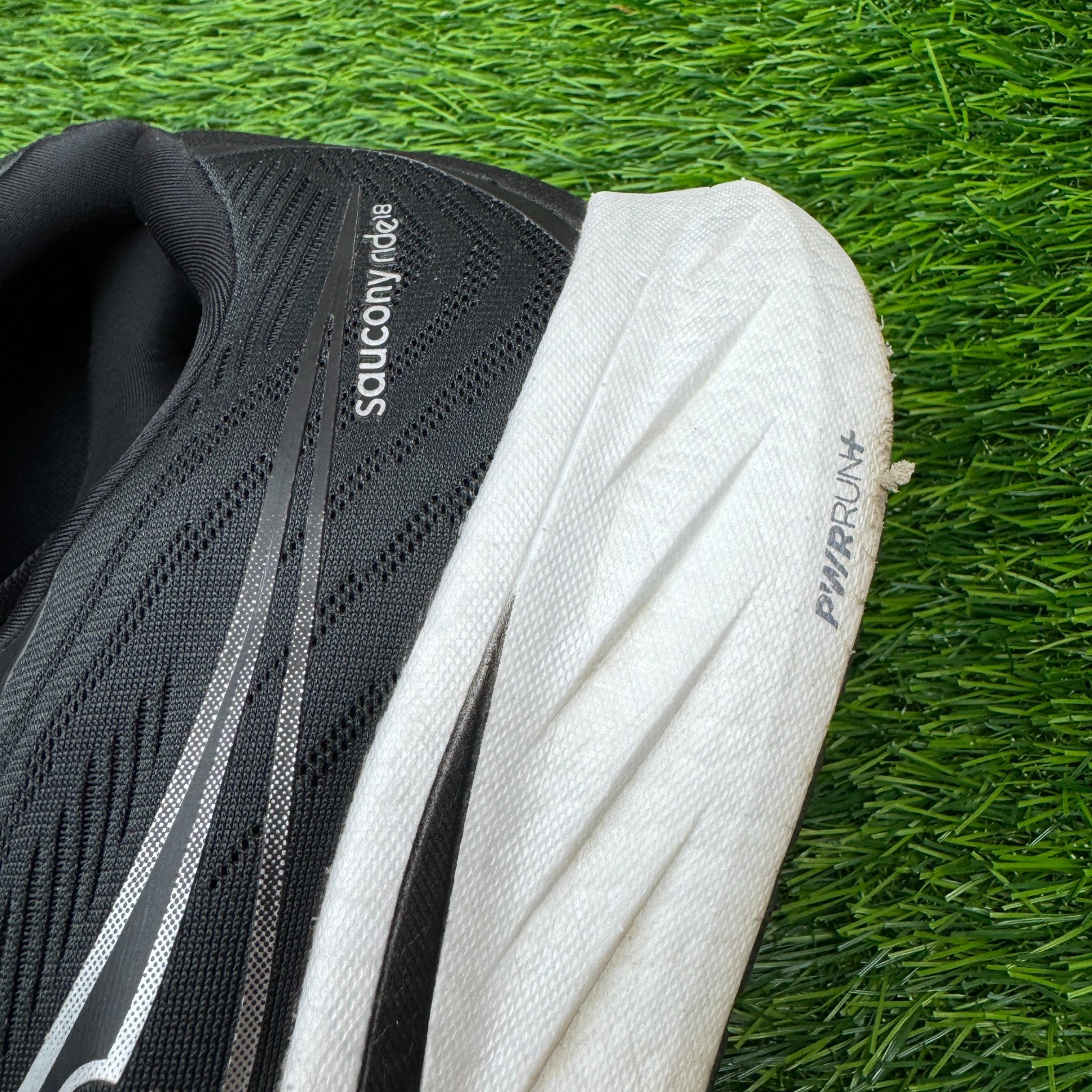 Saucony Ride 18 Mens Size 11.5 Medium D Black White Running Shoes Sneakers