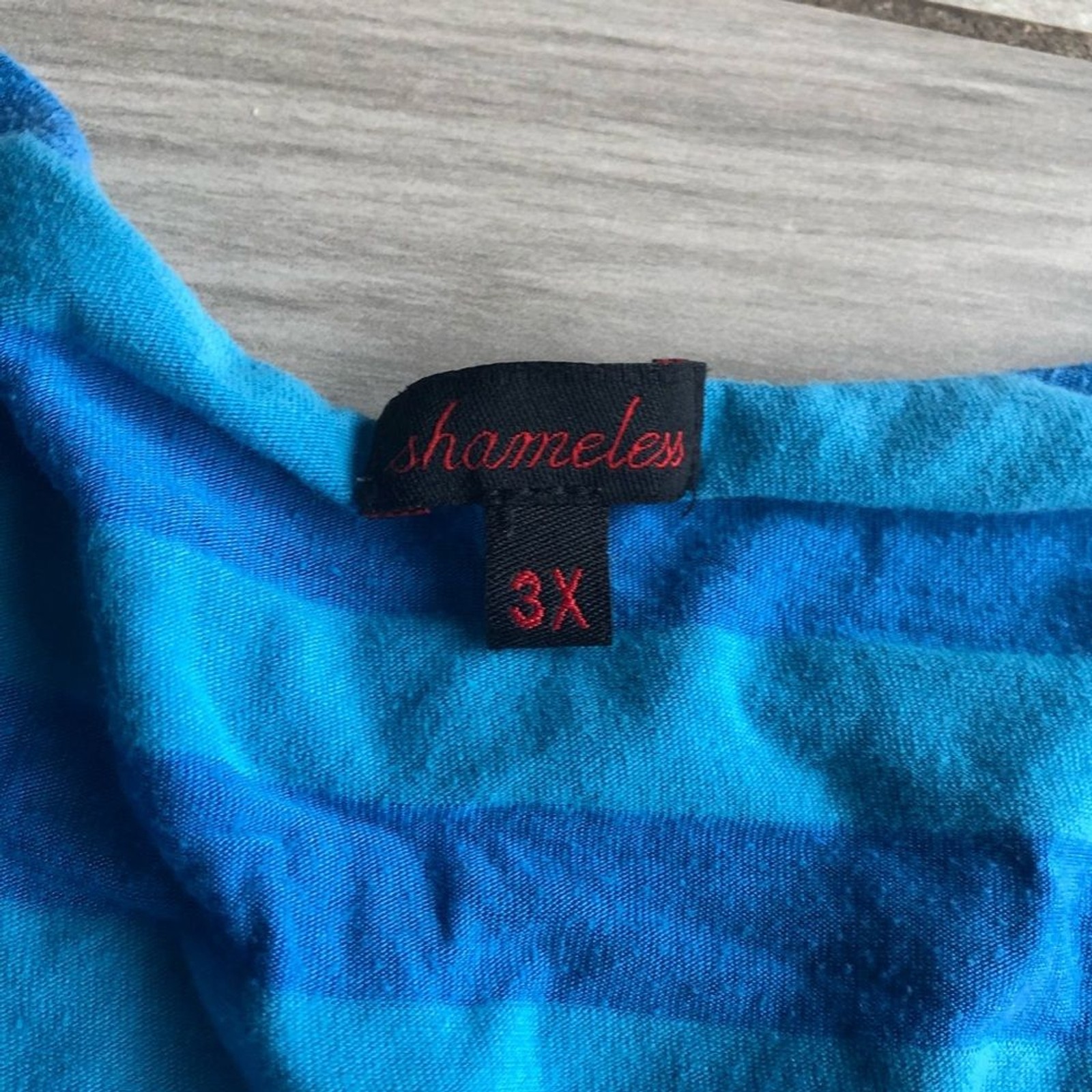 Shameless 3x blue chevron short sleeve top
