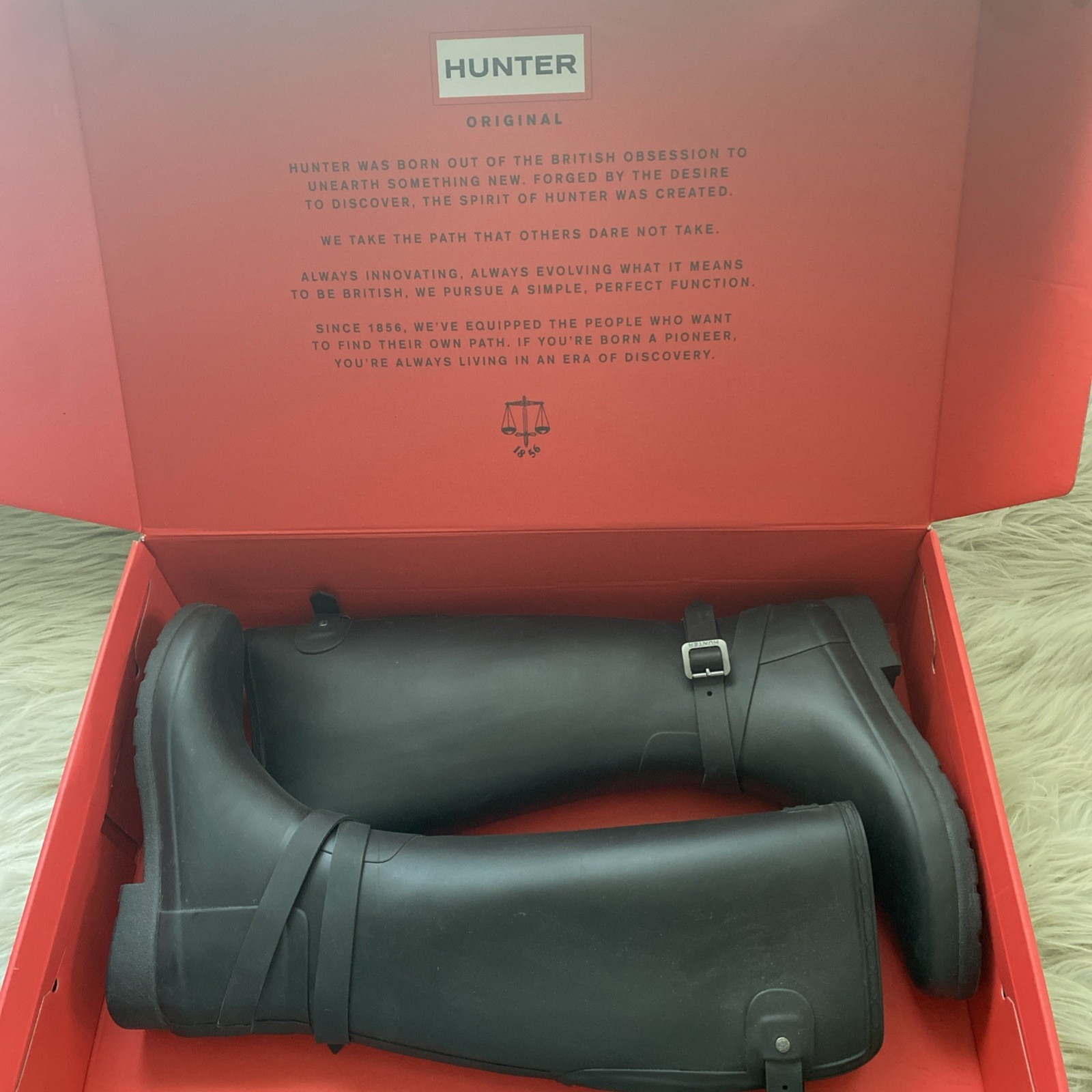 Hunter refined tall black matte rubber women’s boots, size 8(US), New In Box