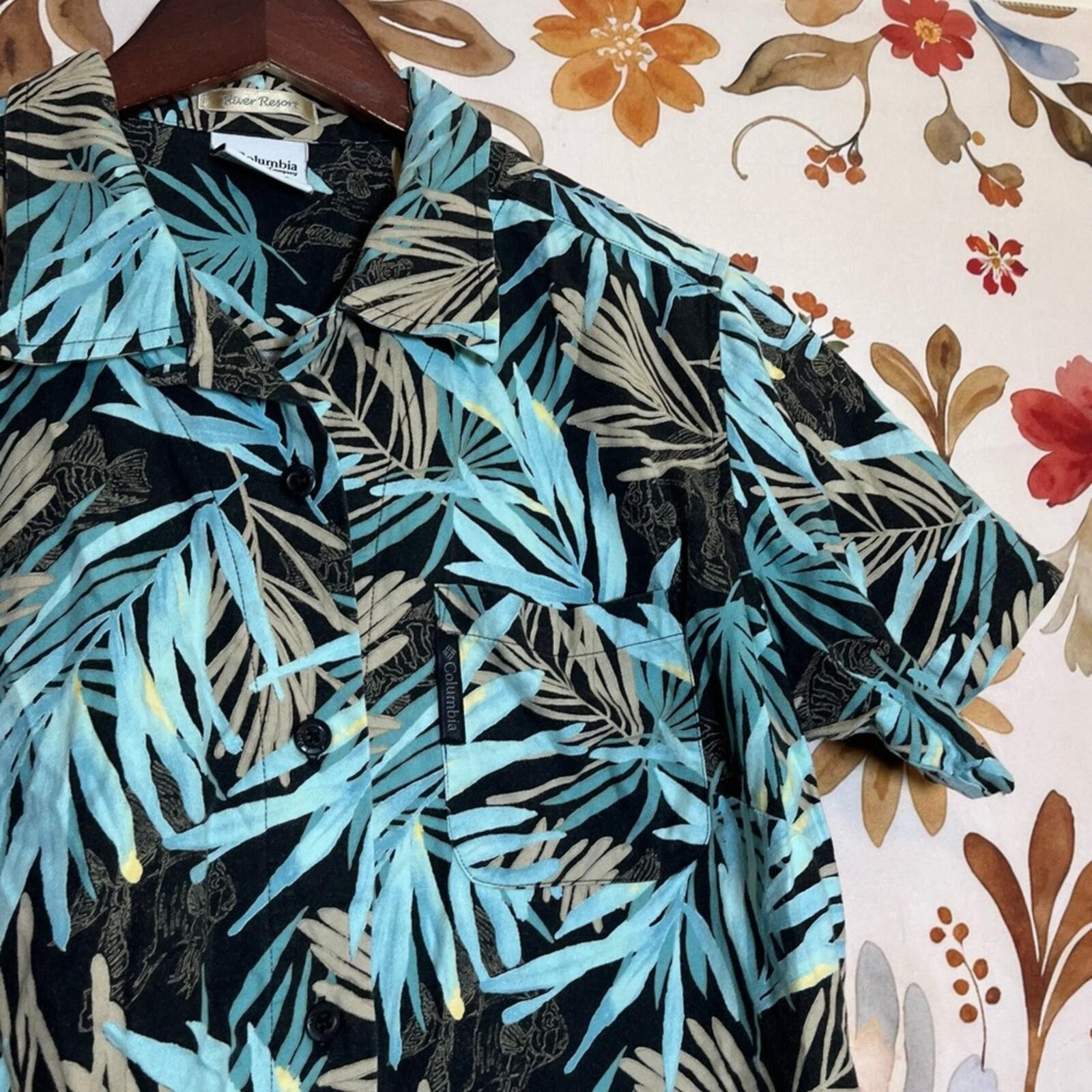 Columbia Womens M River Resort Black Blue Tropical Fish Neutral Button Shirt