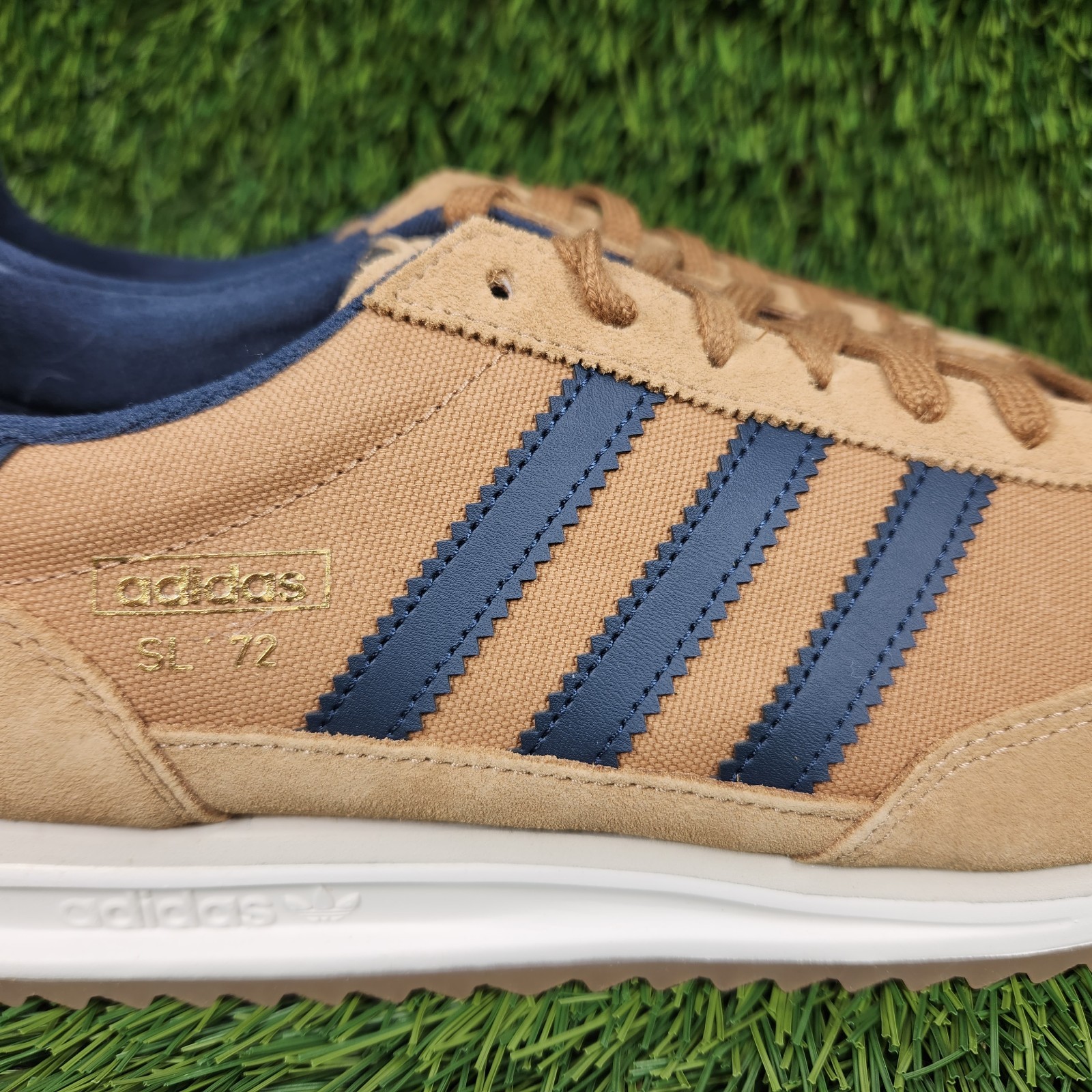 Adidas SL 72 RS Mens Brown /Navy Blue Stripe Gum Bottom Sneaker Originals JR8770