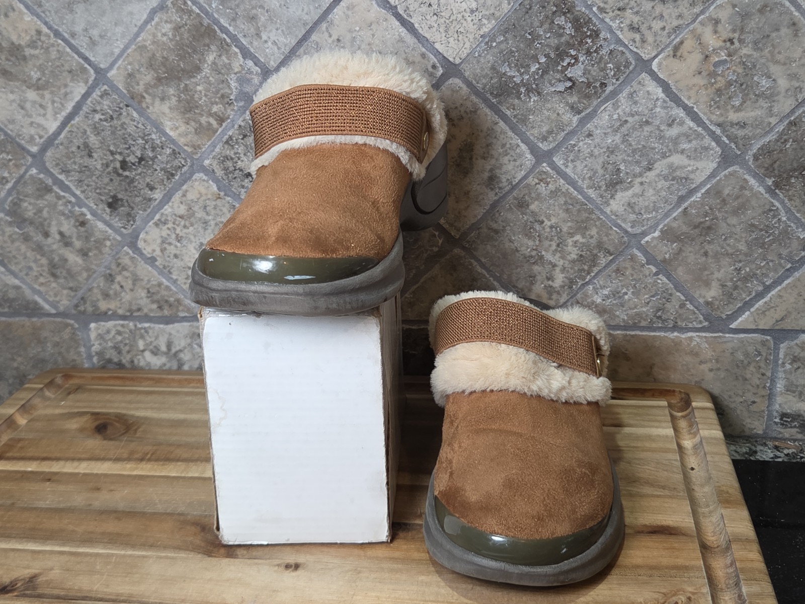 Bzees Womans Kismet Clogs Toffee Brown Size 6.5 M VEGAN