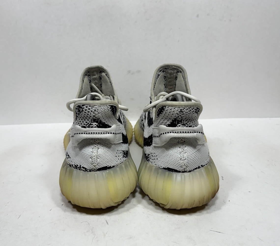Adidas Yeezy Boost 350 V2 Zebra Men’s 10.5 White Black Primeknit Sneakers CP9654