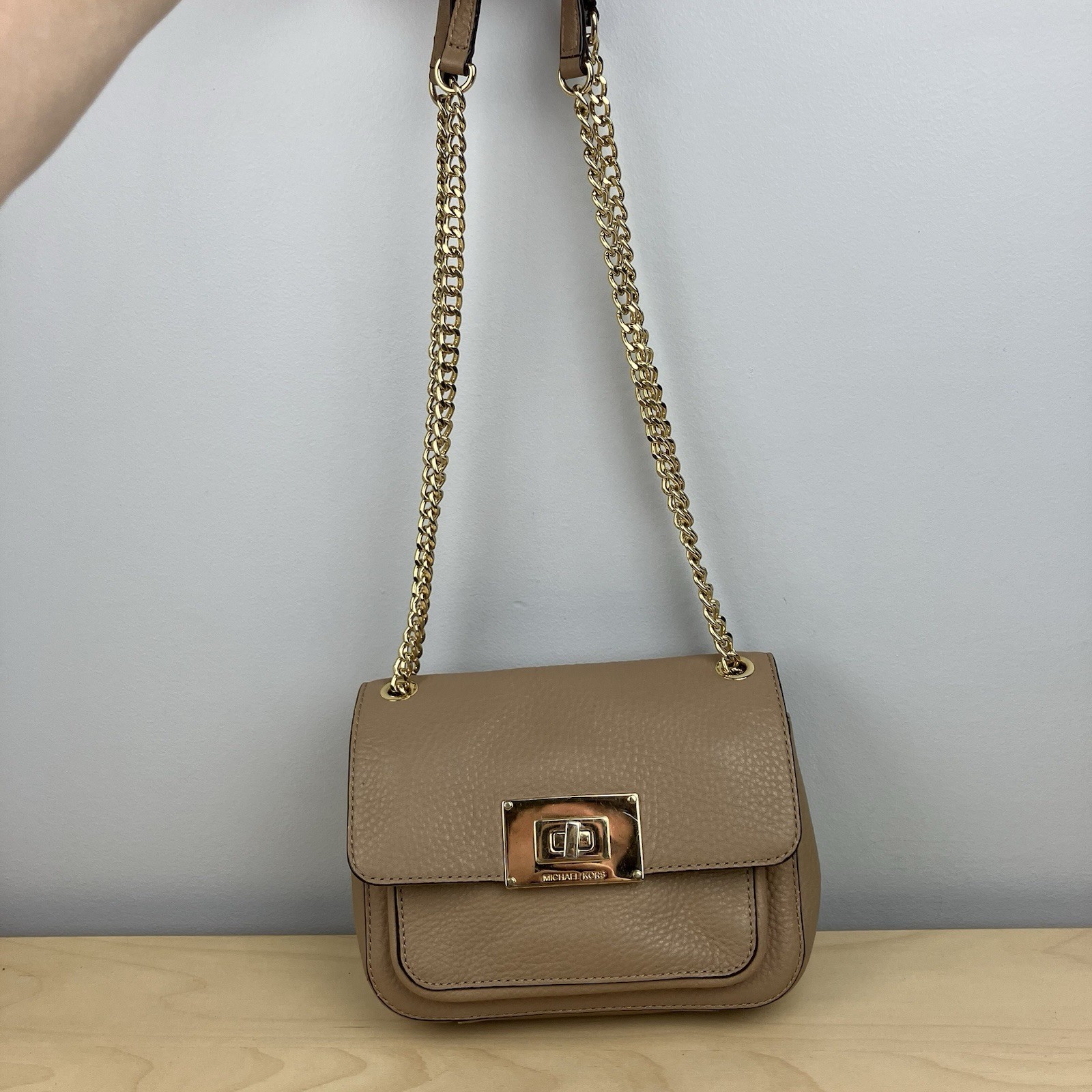 Michael Kors Sloan Tan Pebbled Crossbody Bag Small Turn Lock Chain Strap Gold