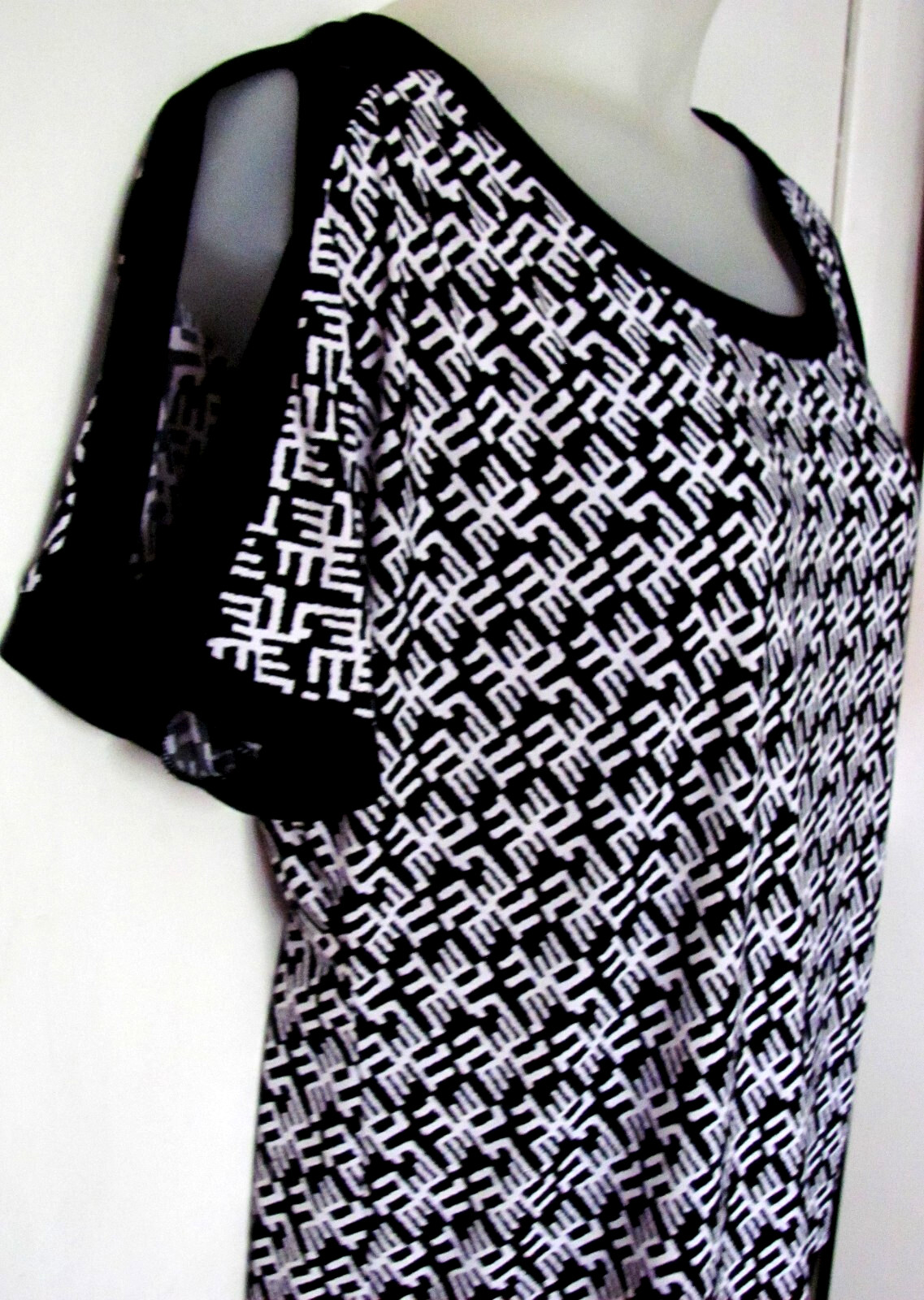 NWOT/NEW Womens REITMAN Geometric Dolman Slit Sleeve Banded Hem Top XL