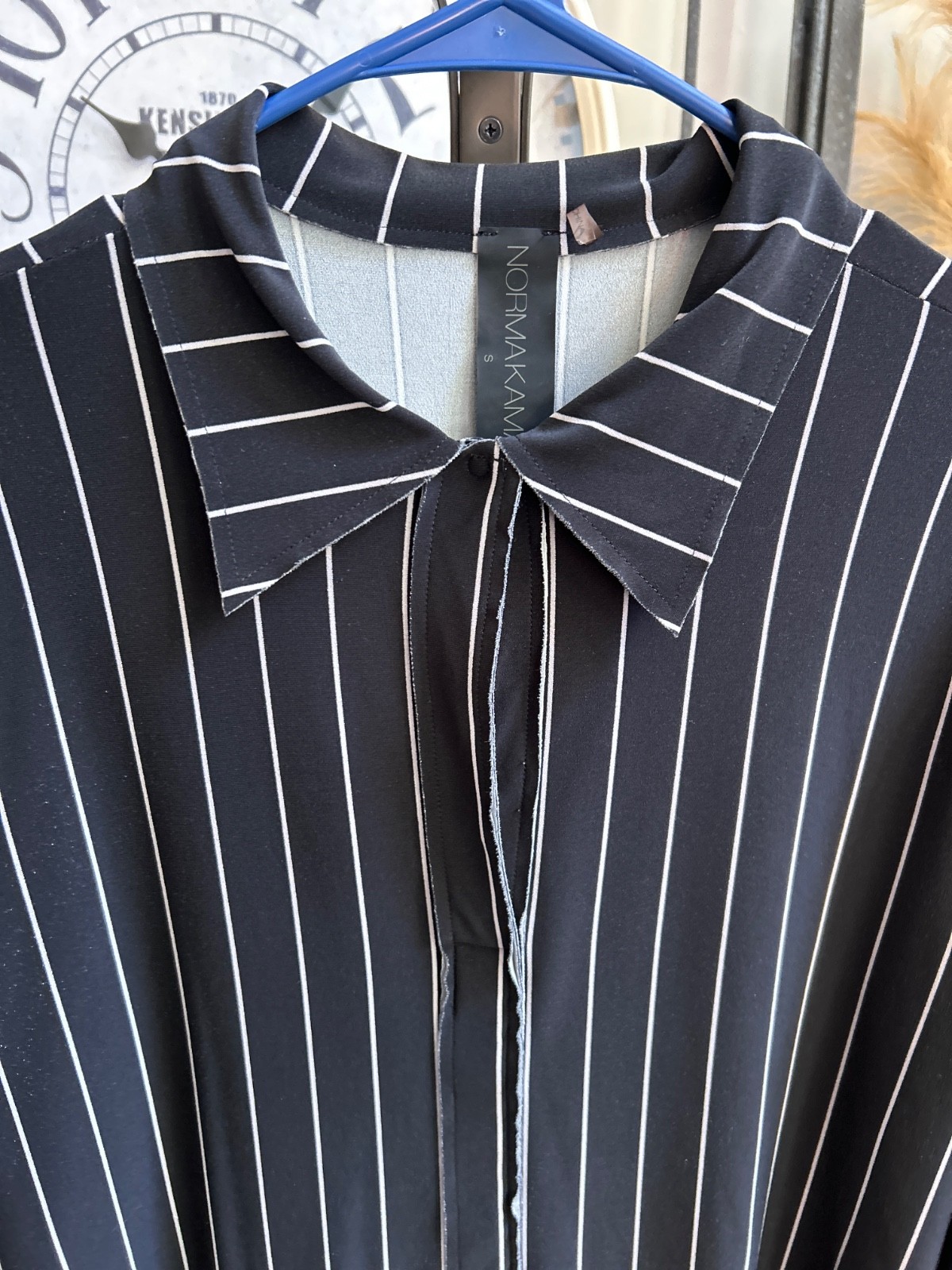 $115 NORMA KAMALI NK Shirt w/ Collar long-sleeve top – black / white pinstripe S