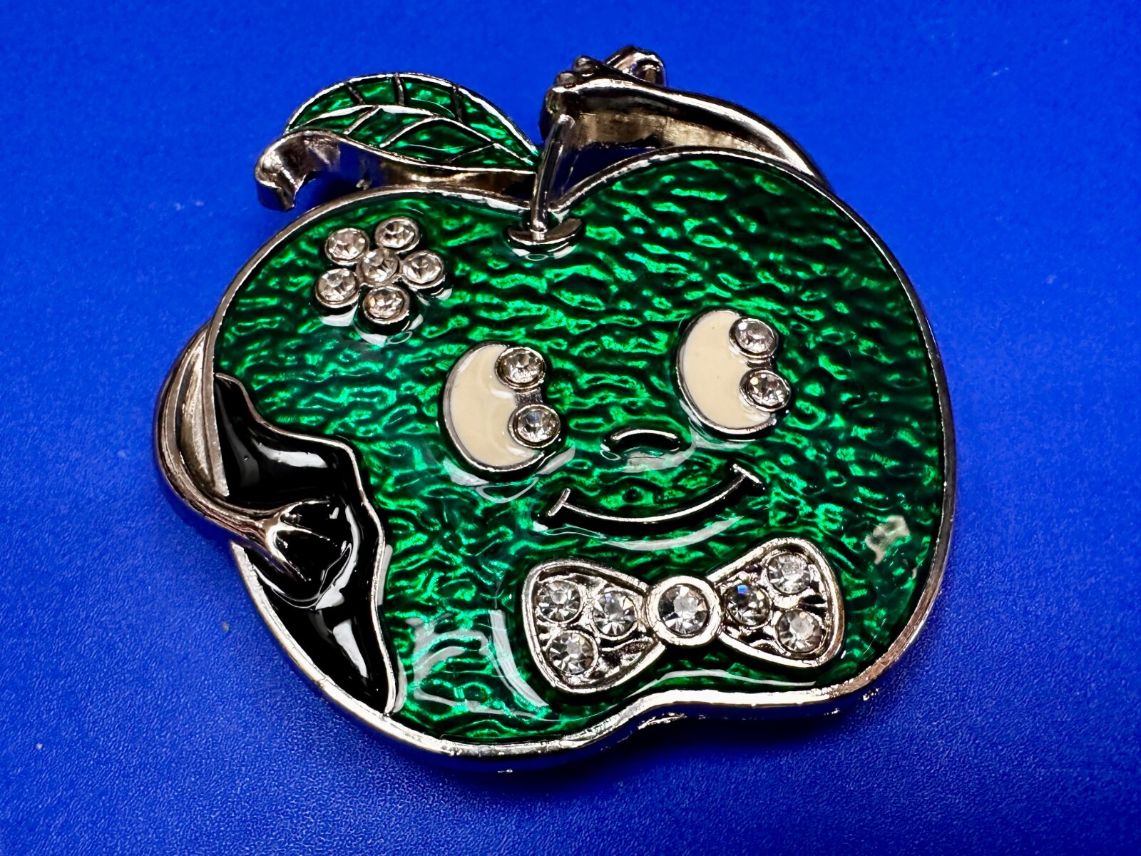 Scared Green Apple Face – Rhinestones Accented Cartoon Novelty Fun Belt Buckle