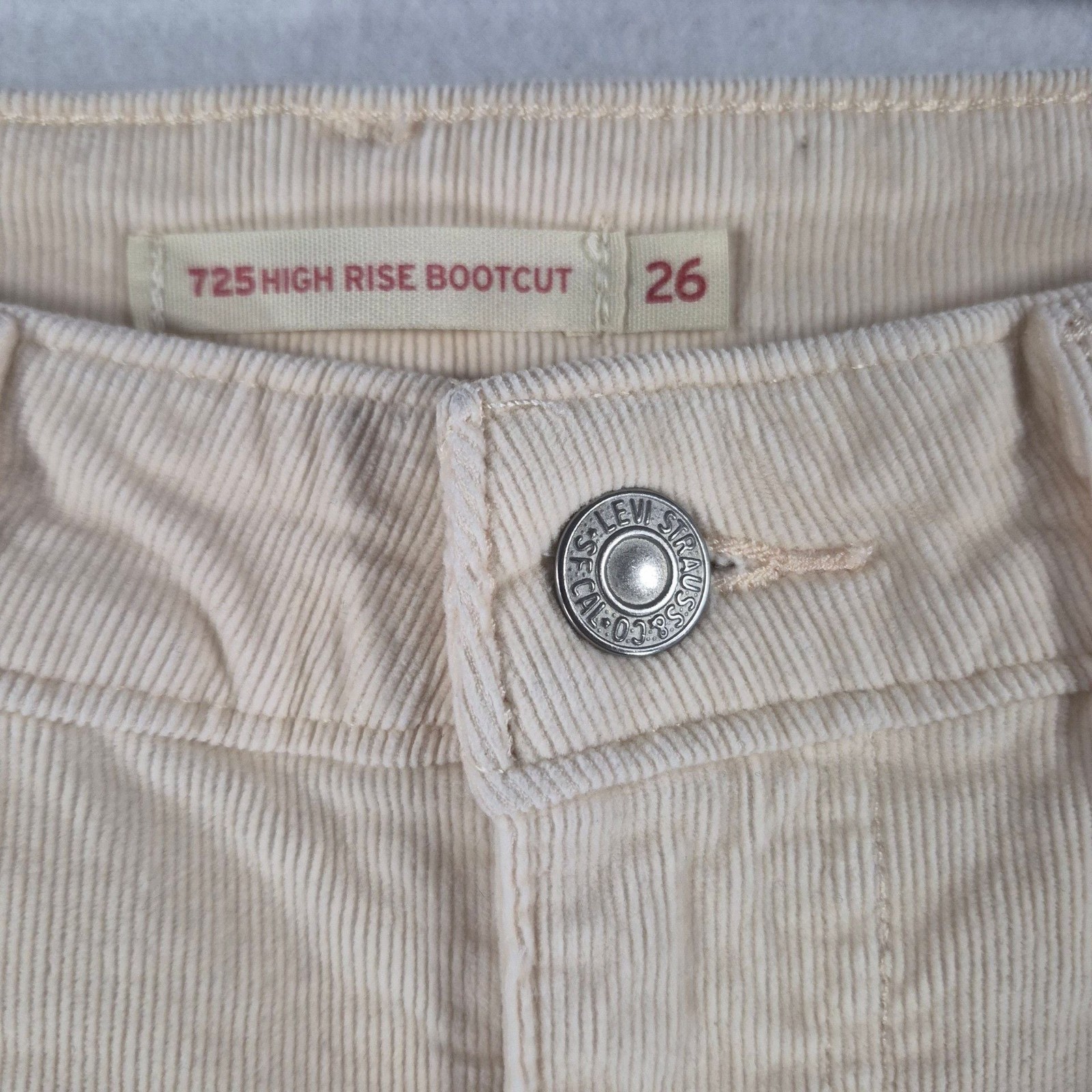 Levi’s 725 High Rise Bootcut Corduroy Pants in Cream