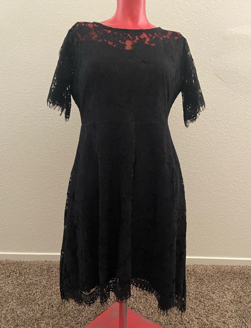 Elegant Black Floral Lace Cocktail Party Dress Bell Short Sleeve NWT Size M