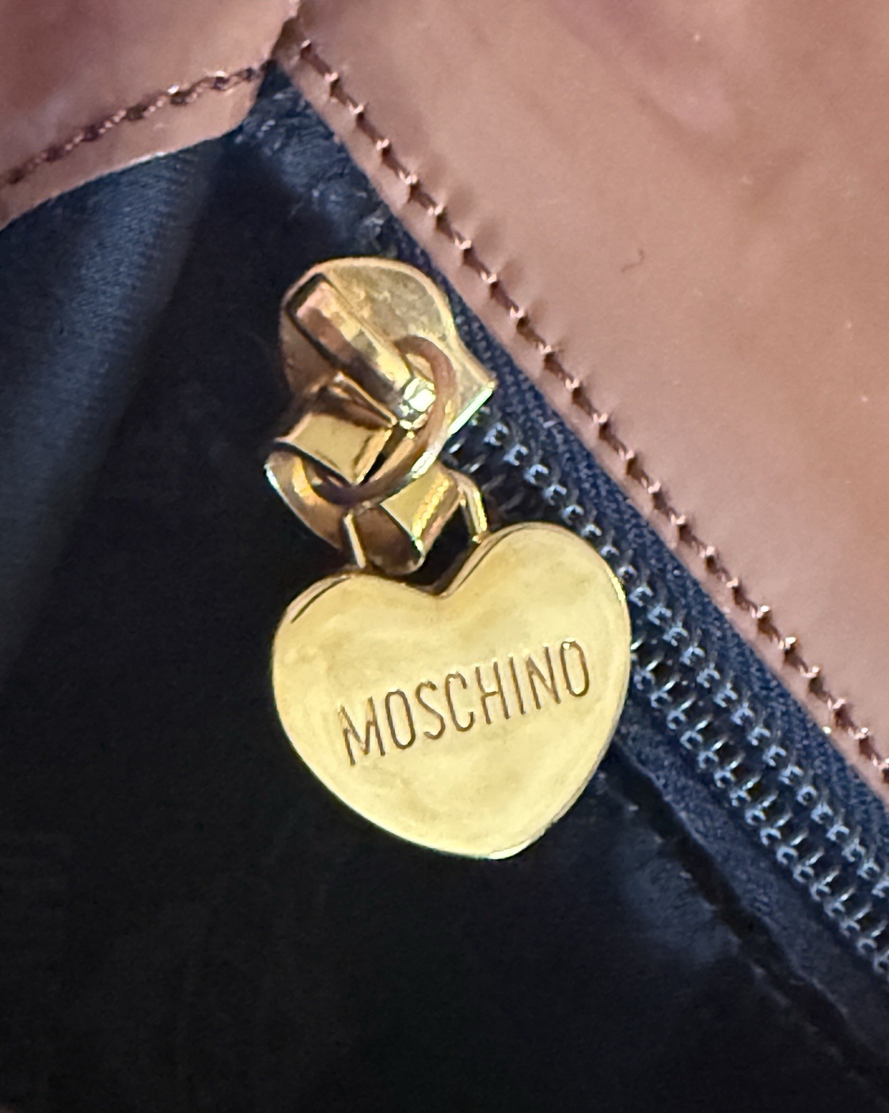 Vintage MOSCHINO Redwall Brown Black Ivory Leather Heart Clasp Crossbody Bag