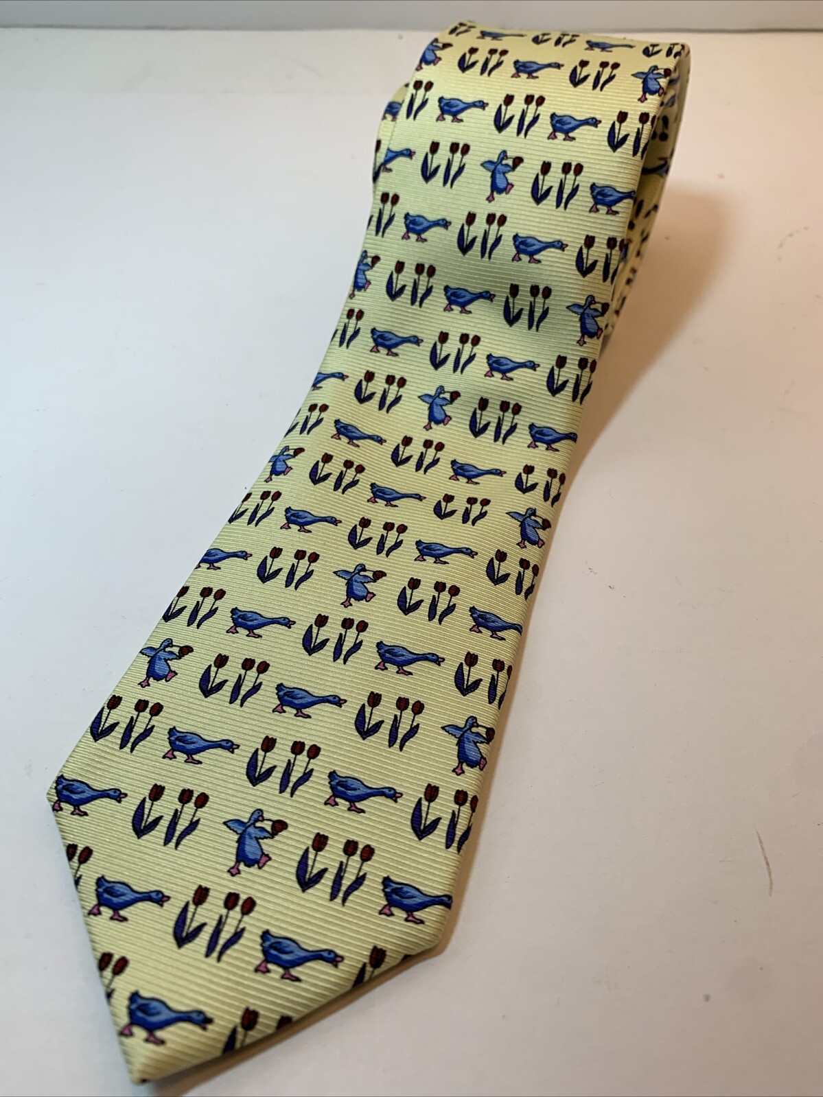 Cape Cod Men’s Necktie Yellow Tulips And Geese 100% Silk 3 1/8” Wide 59″ Long