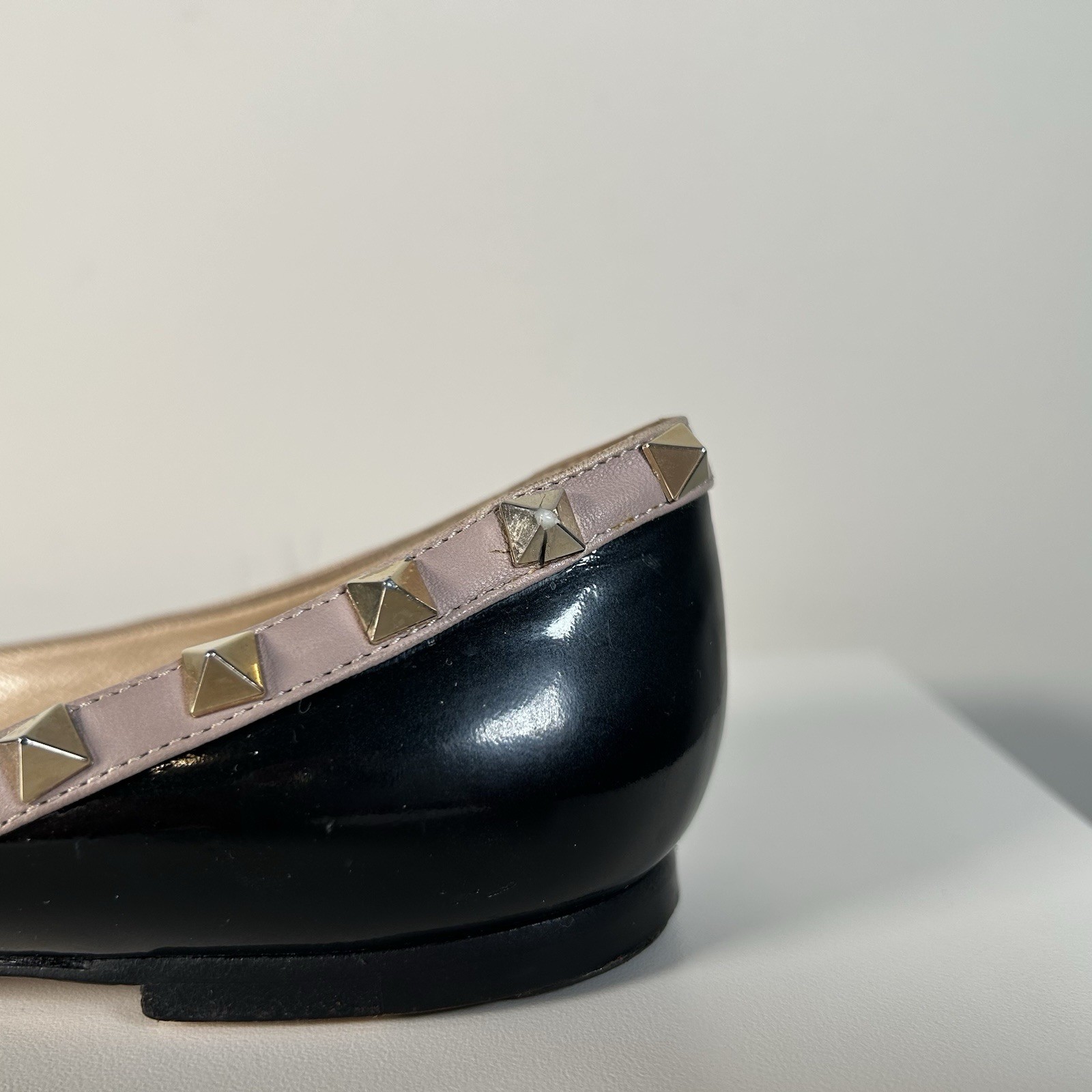 Valentino Garavani Rockstud Ballet Flats Black Pointed Toe Patent Leather Sz 39