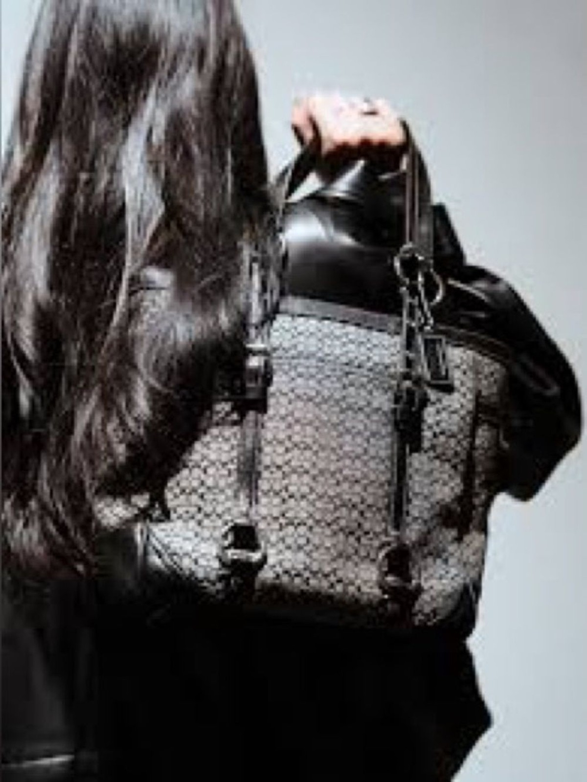Vintage Y2K COACH Gallery Signature “C” Tote – Black Patent Leather A0849-F11526