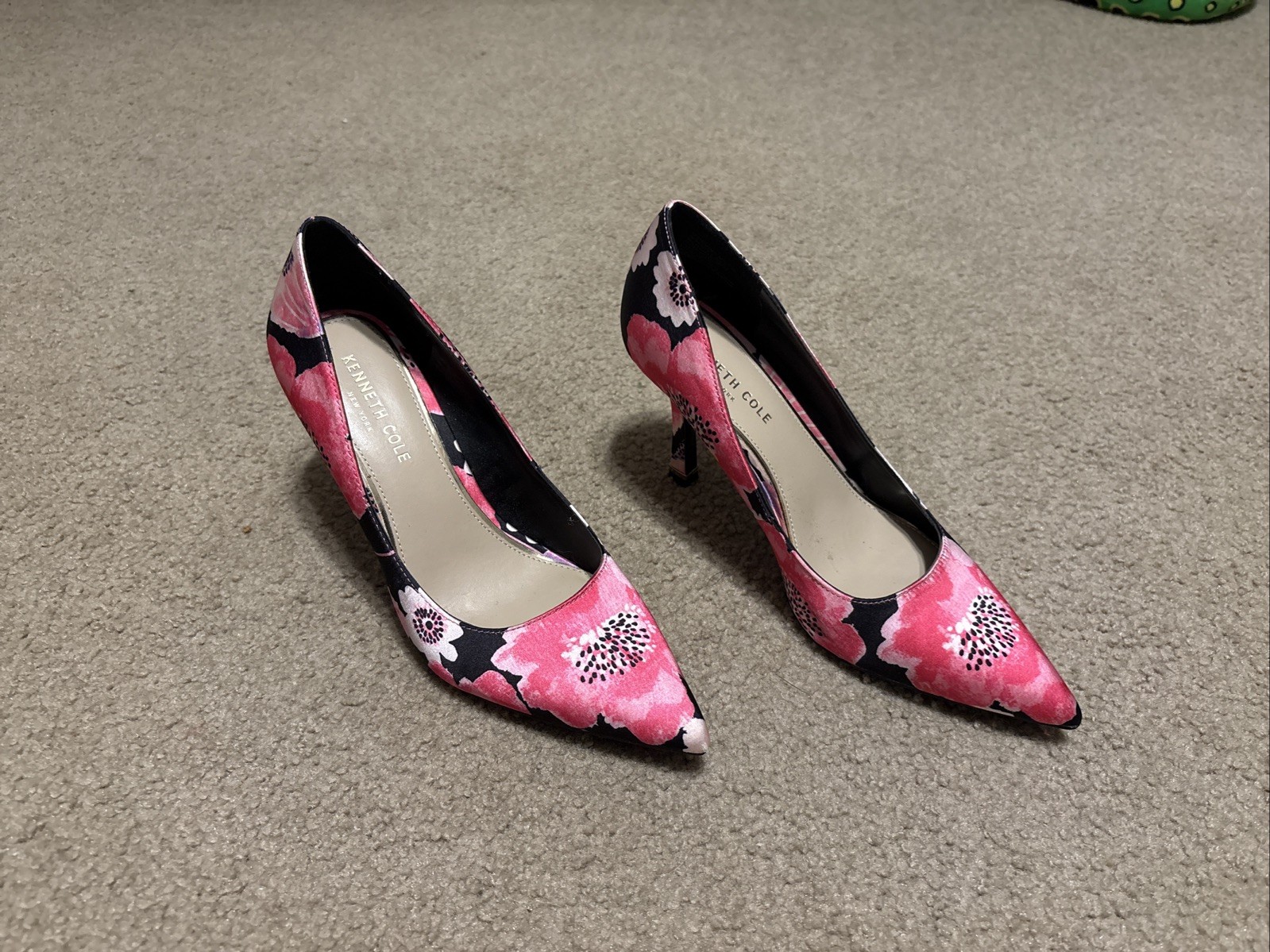 Kenneth Cole Women’s Heals Size 8