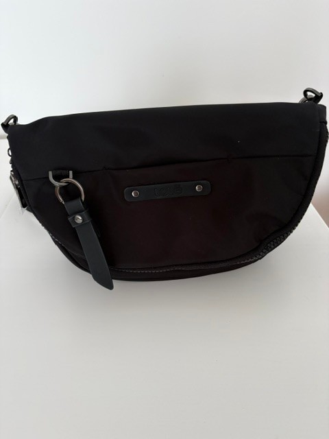 LOLE Acadie Adjustable Strap Crossbody Bag Flap Magnetic Closure Black EUC