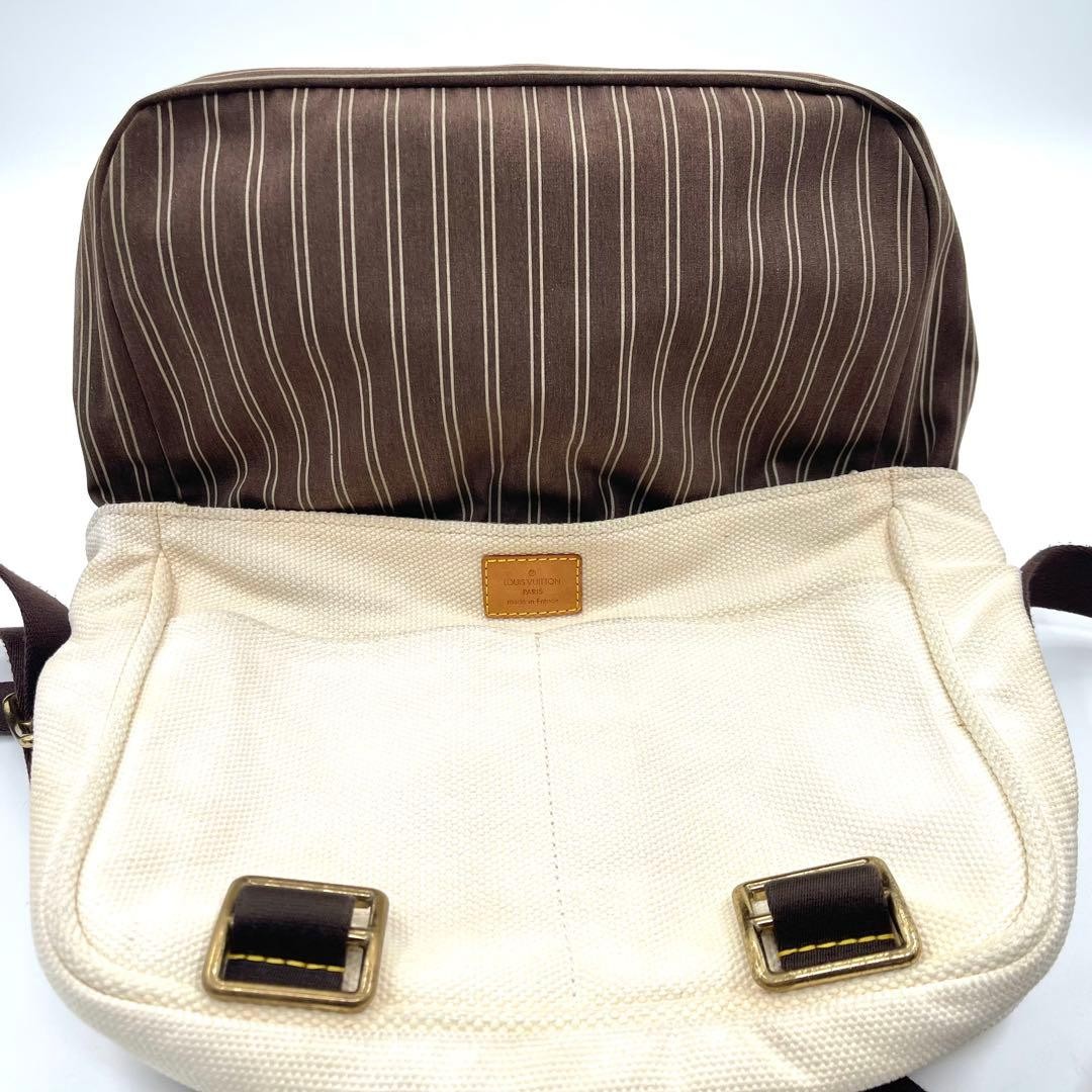 Louis Vuitton Antigua Buzas PM Shoulder Bag M40042 White Size: W11.4xH7.9 in.