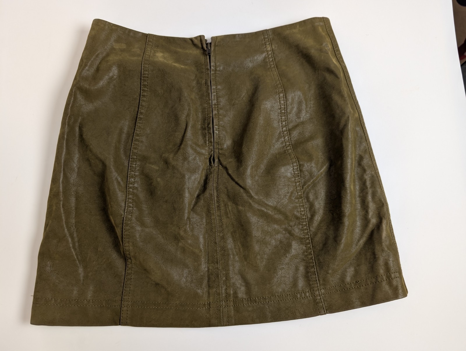 Free People Modern Femme Olive Green Vegan Leather Mini Skirt! Size 4