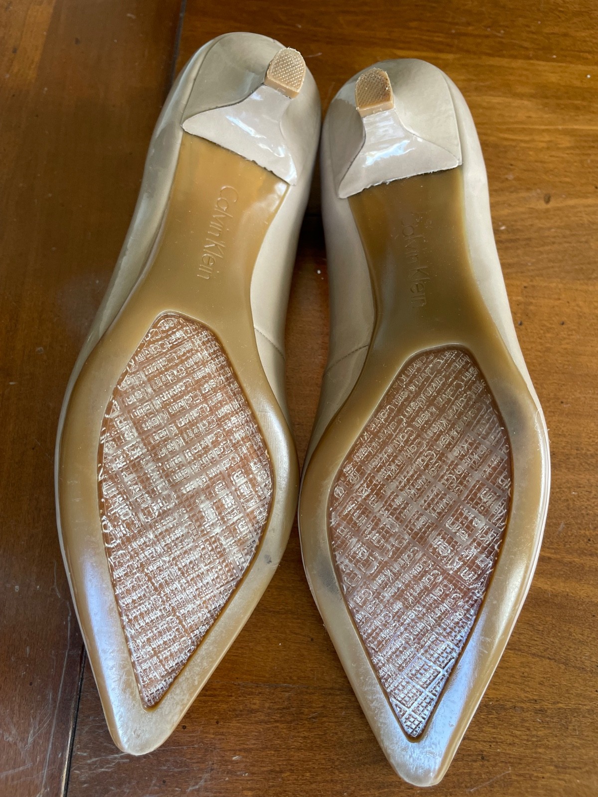 Calvin Klein; NWOB, Beige patent, kitten heel, 7M