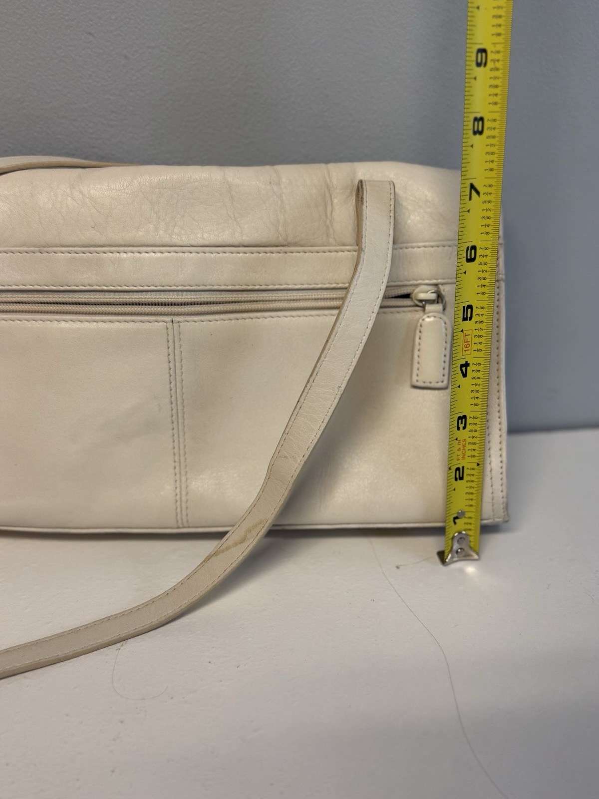 Tignanello Off-White Genuine Leather Shoulder Bag Flap Buckle Magnetic Vintage