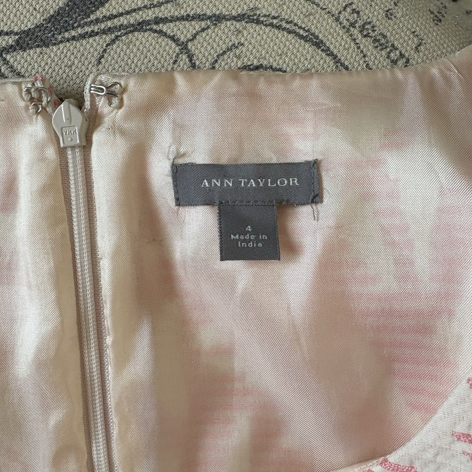 Ann Taylor Pink Cream Brocade Sleeveless Dress Bow Back Women’s Size 4