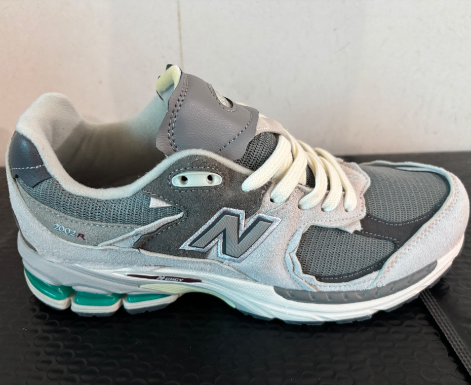 Men’s 10 – New Balance 2002R Protection Pack – Rain Cloud M2002RDA US stock