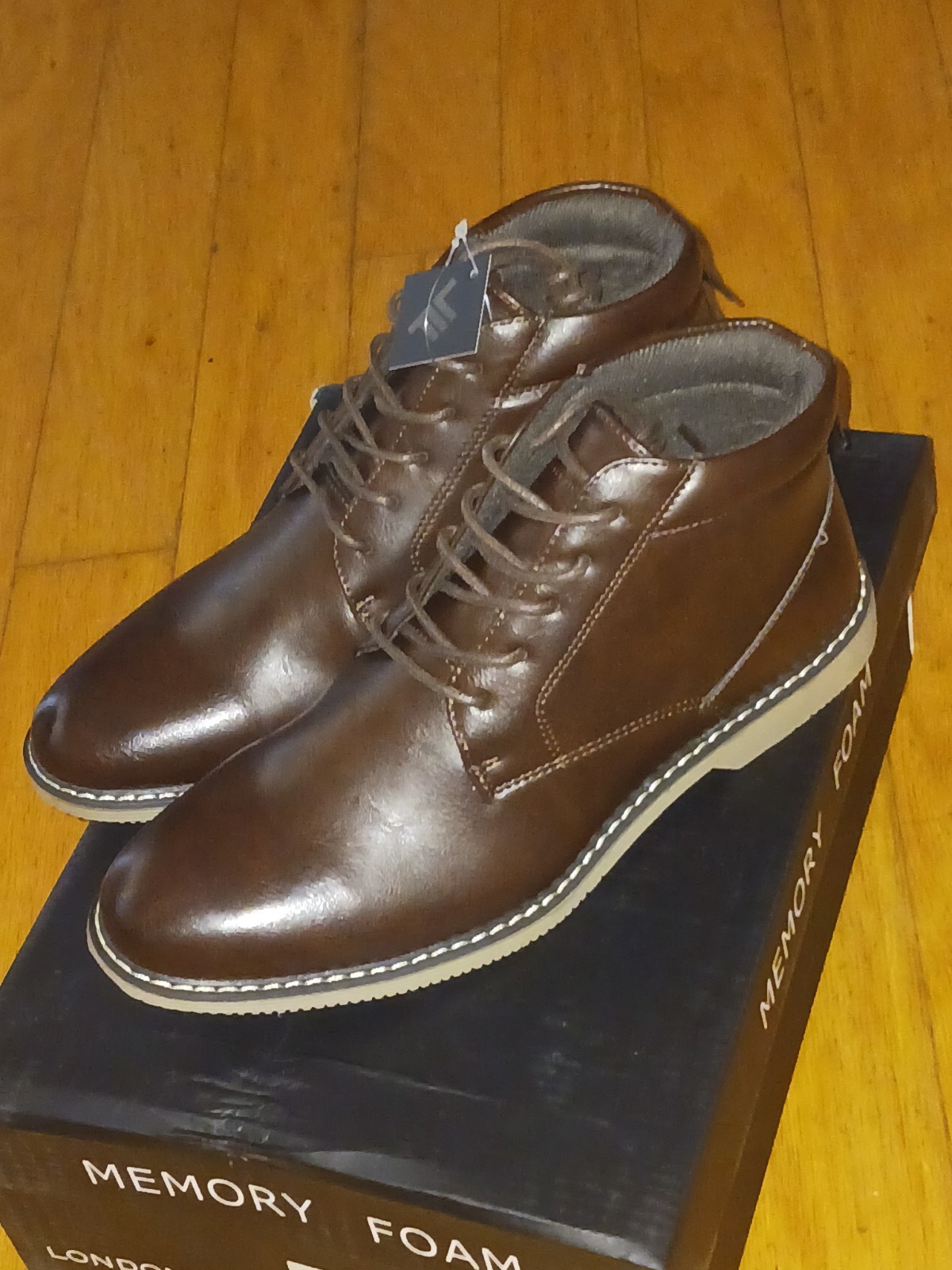 London Fog Tyler Chukka Brown size 8M casual shoes Memory Foam New In Box