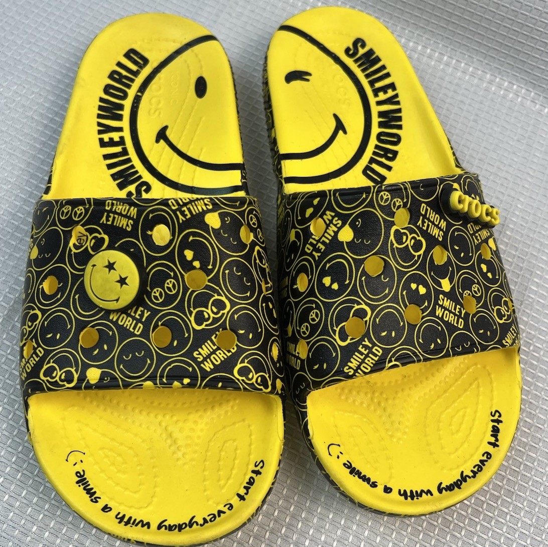Crocs x SmileyWorld Classic Slide Sandals Yellow Smiley Face – Unisex W9 M7 – Pr