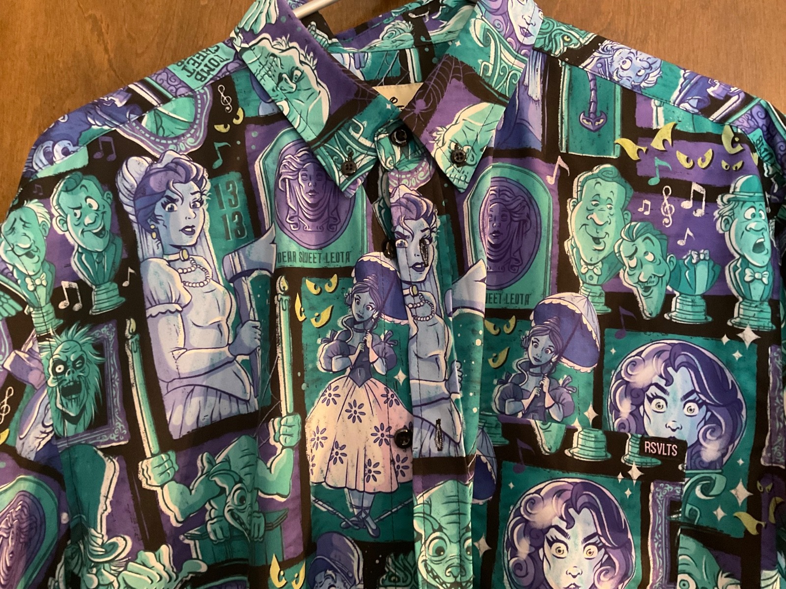 RSVLTs Haunted Mansion “Haunted Houseguests” Mens Green Shirt Large