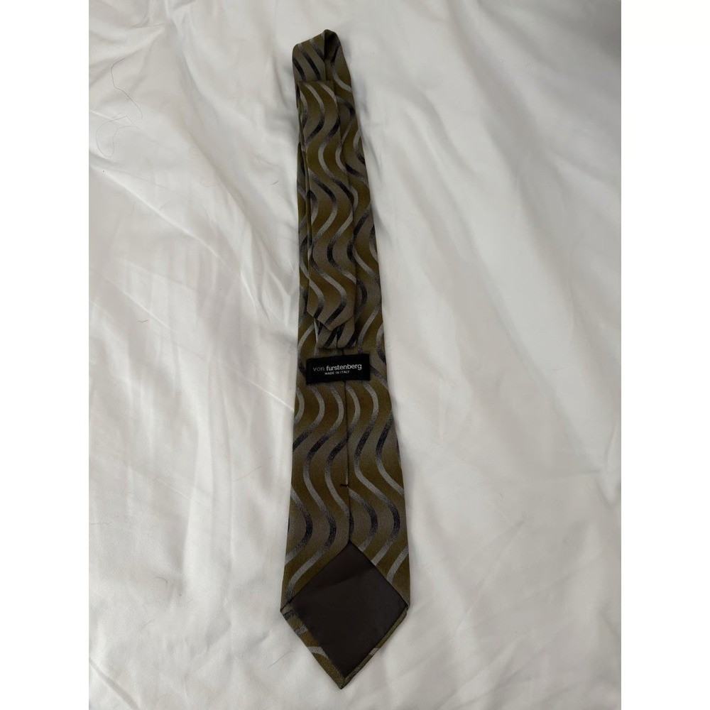 Von Furstenberg 100% Silk Wave Pattern Neck Tie Made In Italy