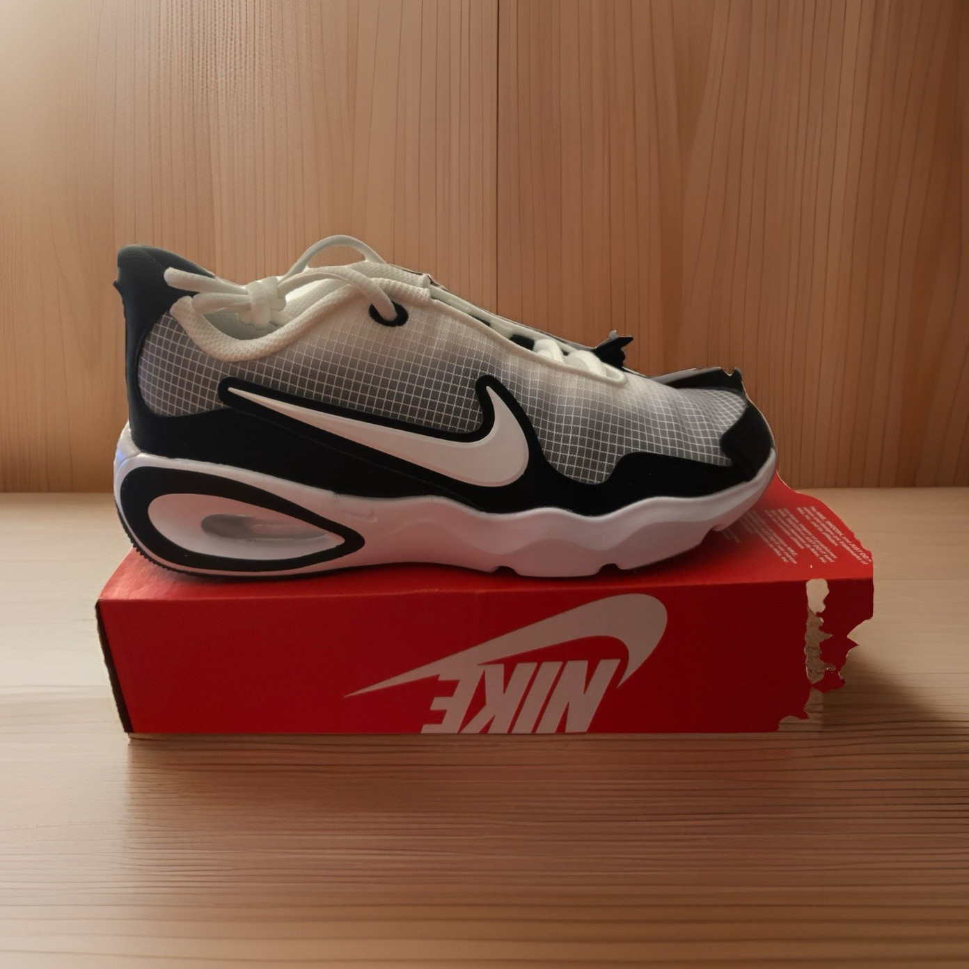 Nike Air Max Unisex Kids White/Black Mesh Synthetic Low Top Sneaker US 6Y