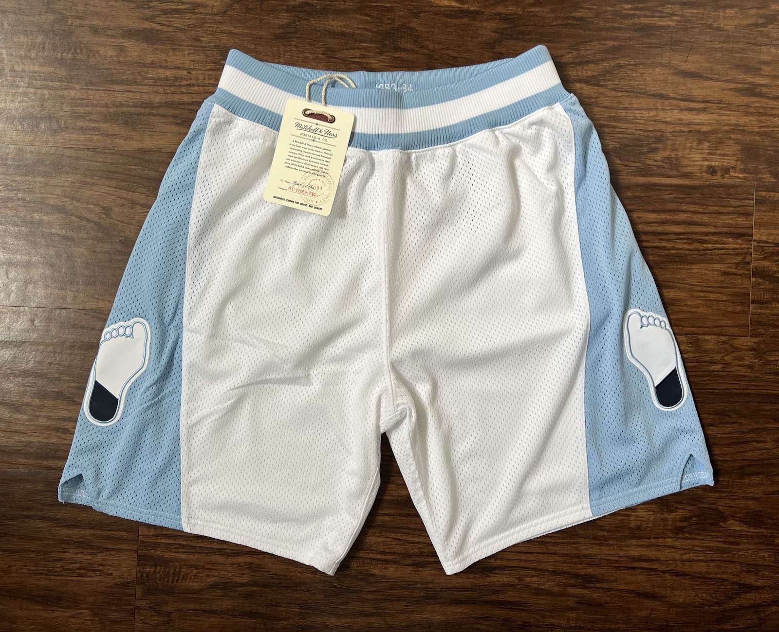 Mitchell & Ness North Carolina Tar Heels 1983 White Authentic Shorts M-2XL UNC