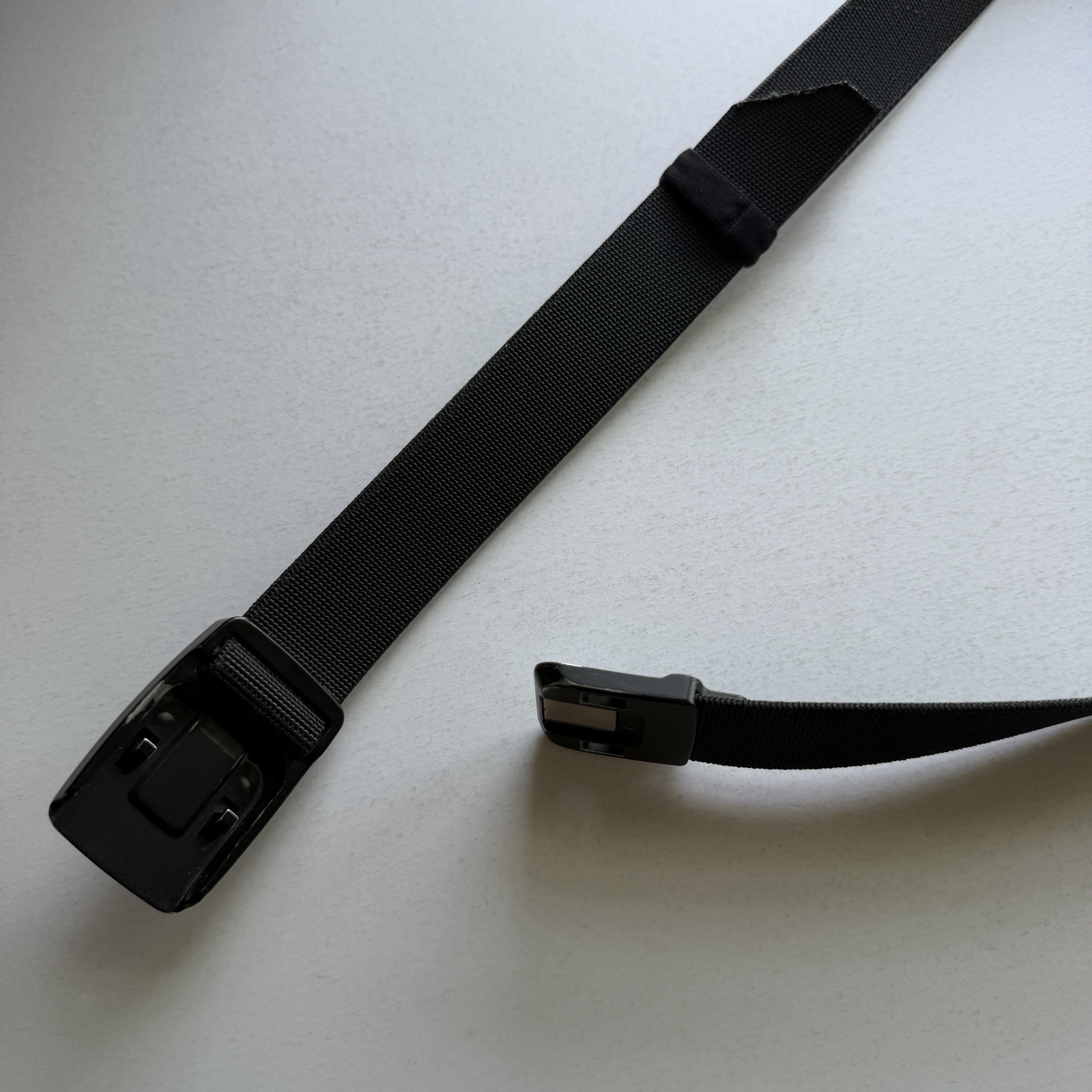Groove Life Adjustable Web Belt Magnetic Buckle SZ M (33″-36″) Black Used Uncut