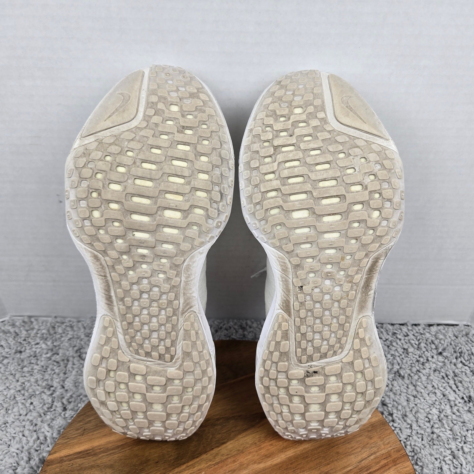 Nike Men 13 ZoomX Invincible Run 3 White Photon Dust Gym Running Shoe DR2615-103