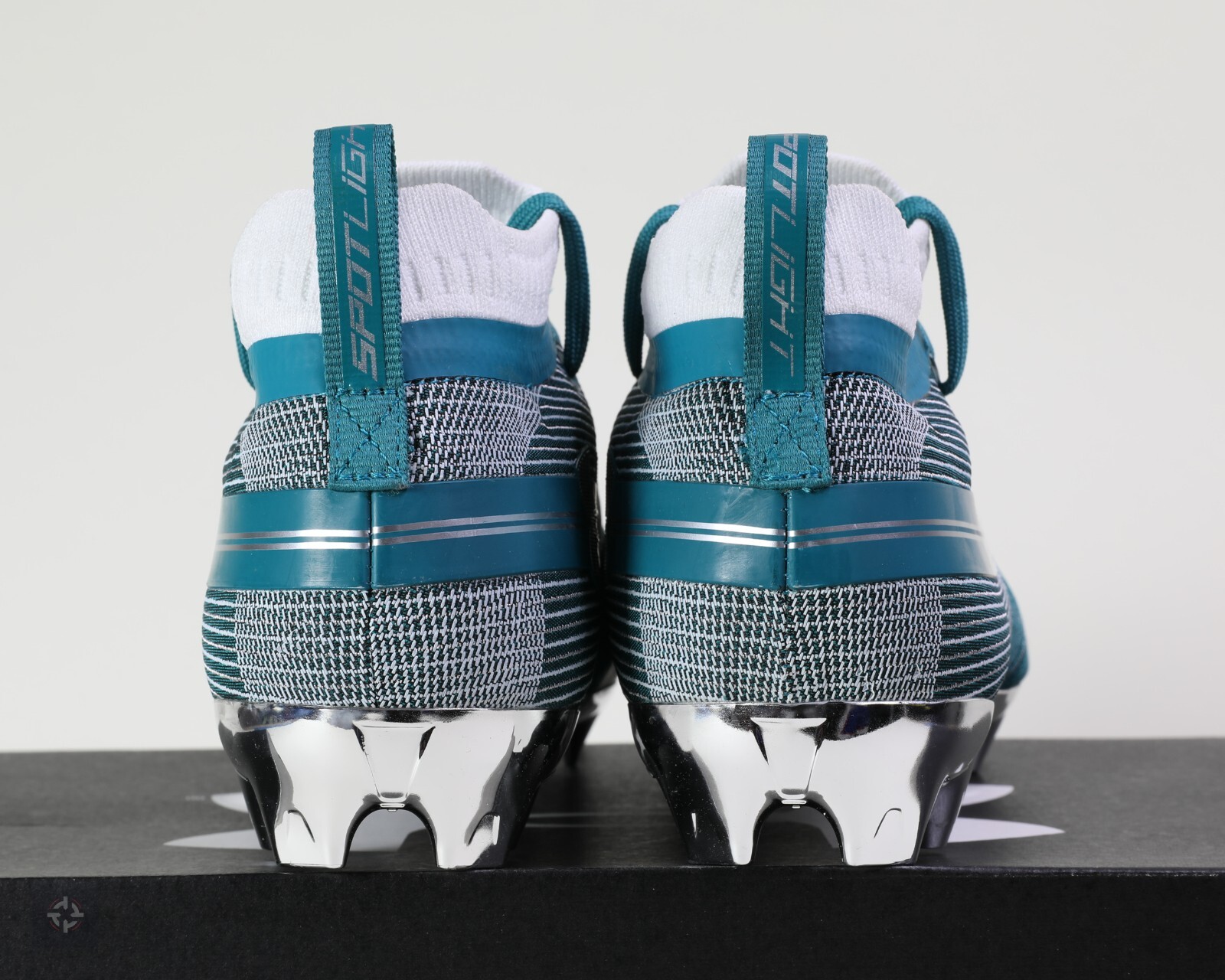 Under Armour Spotlight MC Cyan Chrome Football Cleats Mens Size 11 (3021418-303)