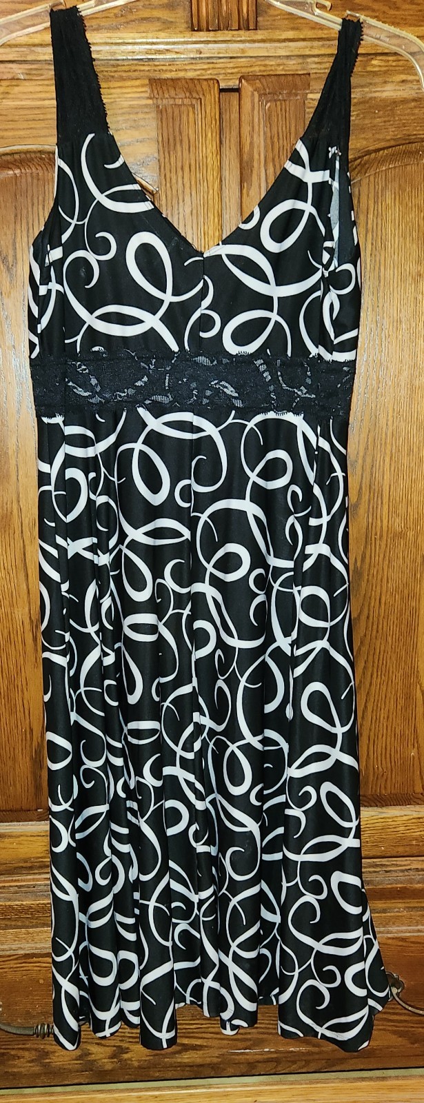 Karin Stevens Women’s Size 8 Black White Abstract Lace V-Neck Sleeveless A-Line