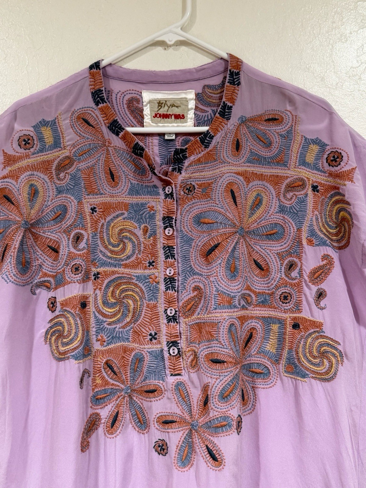 Johnny Was Biya Silk Embroidered Boho Blouse Lavender Purple Floral Henley L