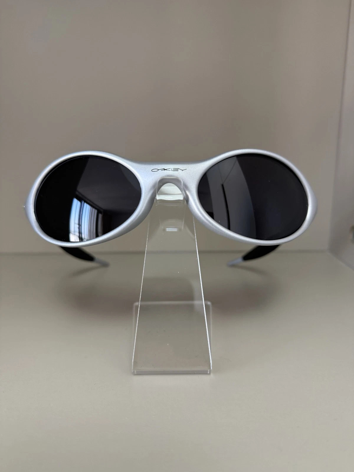 Oakley Eye Jacket Polarized Sunglasses Silver Frame Black Lenses Vintage Style