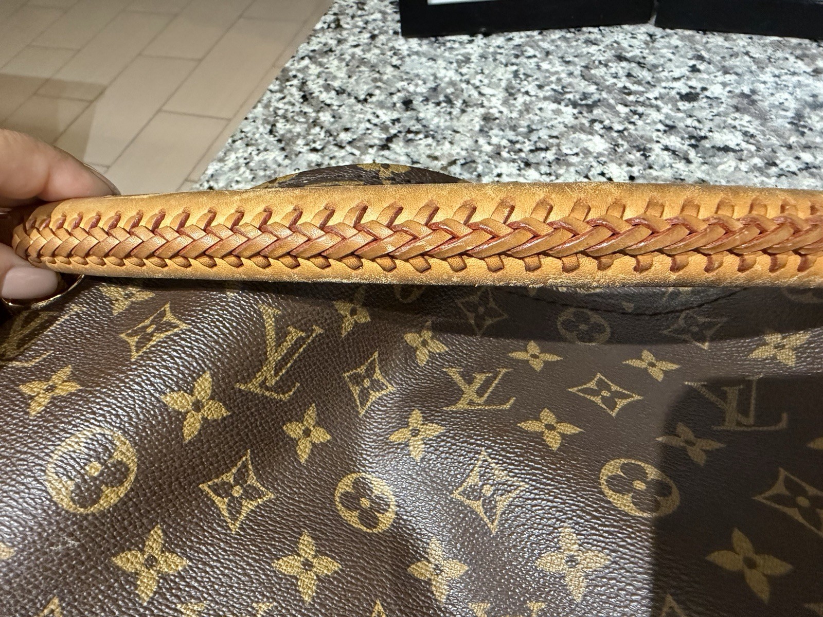 Louis Vuitton Artsy MM Monogram Canvas Leather Tote Shoulder Bag Purse Handbag