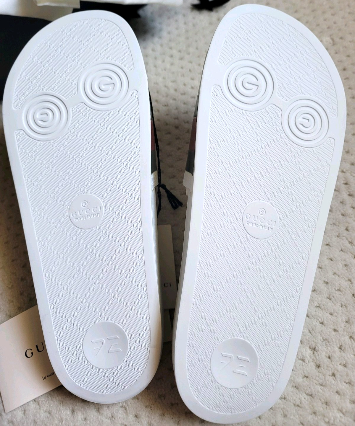 NIB GUCCI Pursuit Stripes White Pool Slides Mens – White Gucci Web, Size US 7